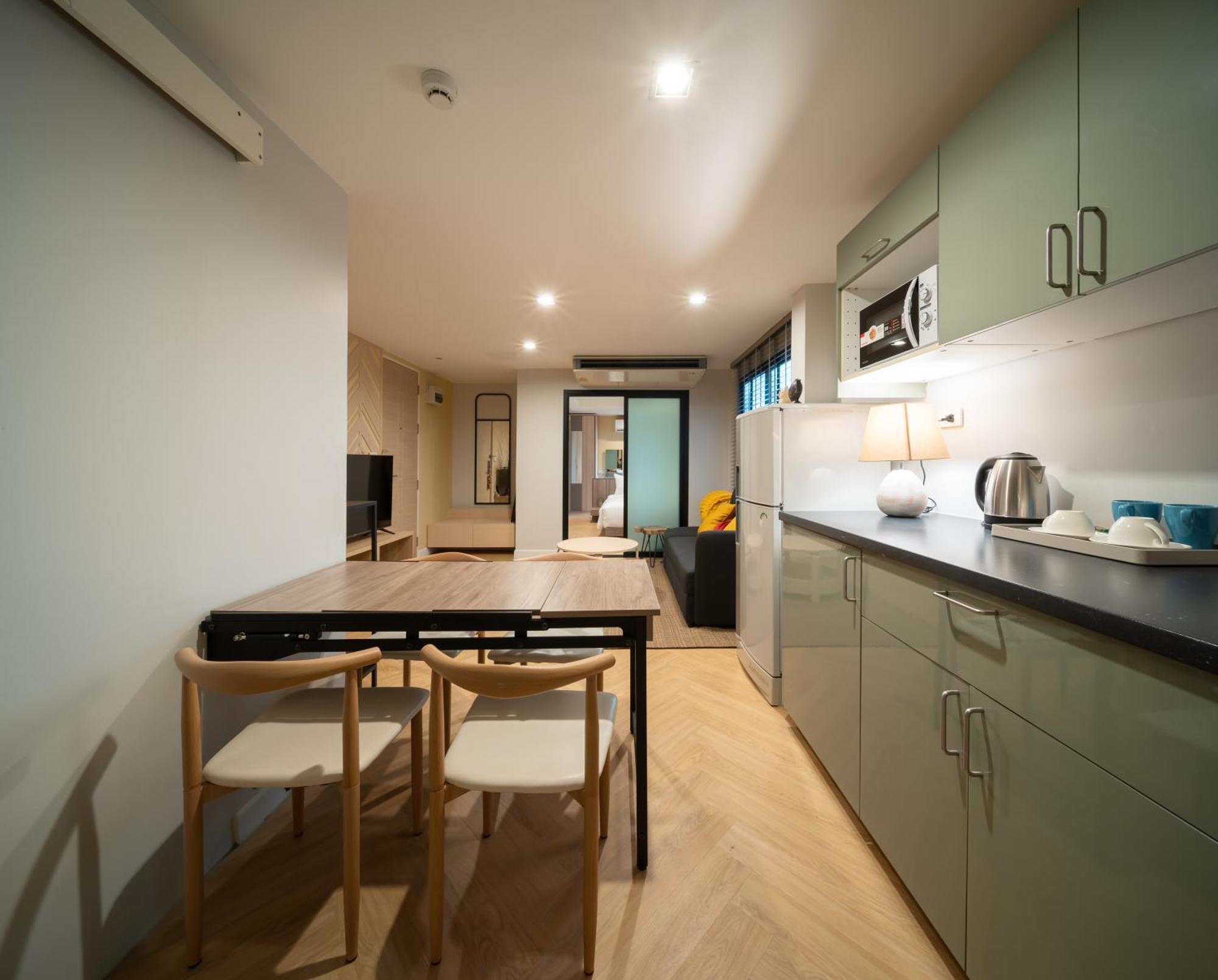 Triple Four Apartment *