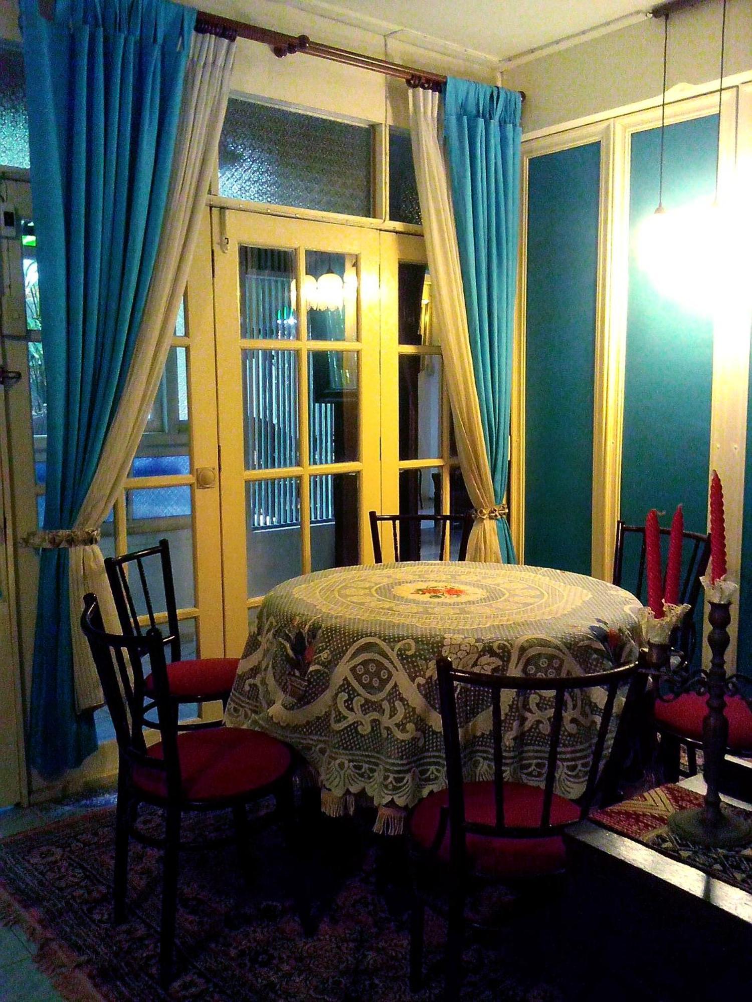 Cafe De Baan Raow Guest house