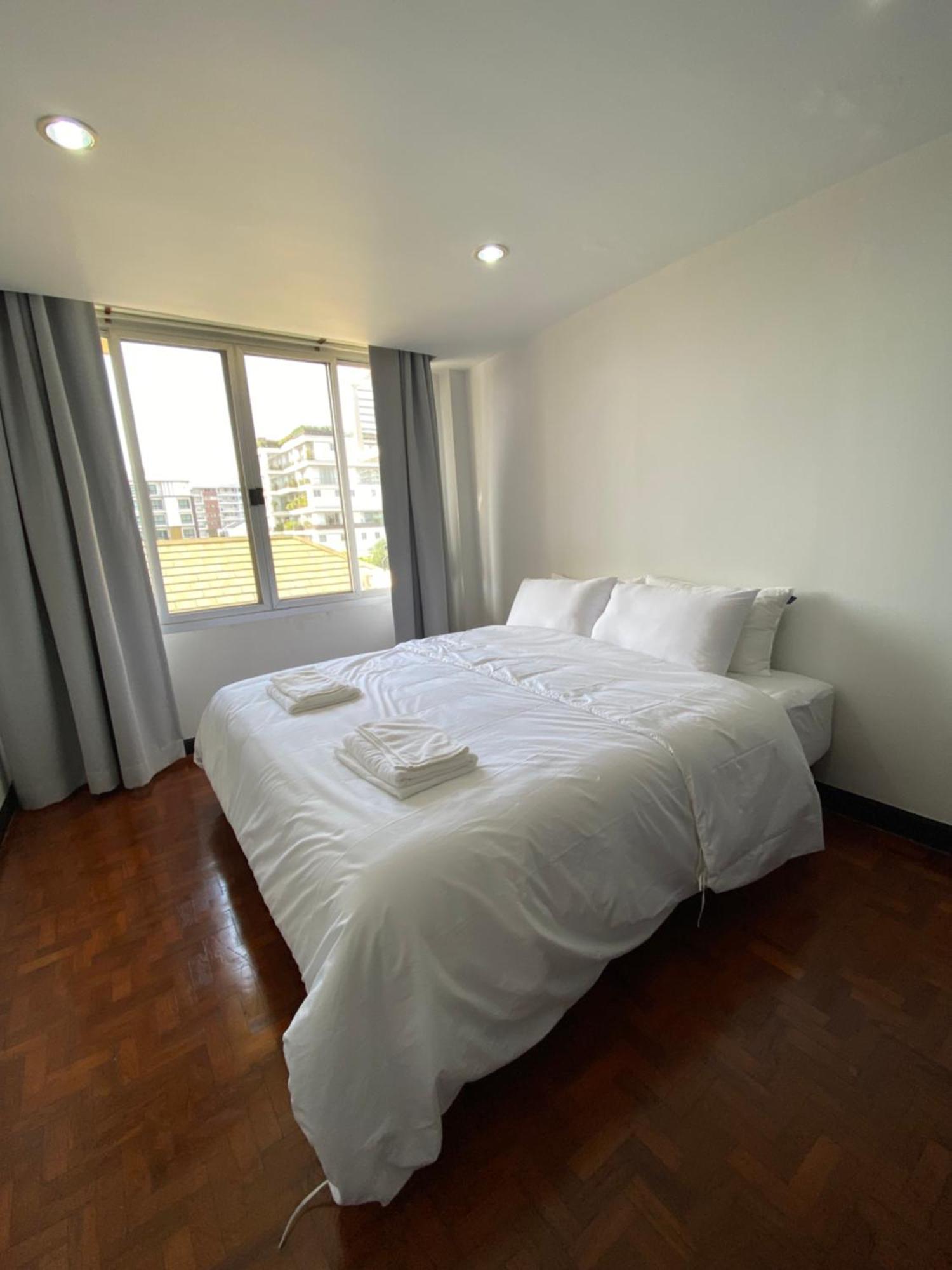 Phatana Court Guest house *