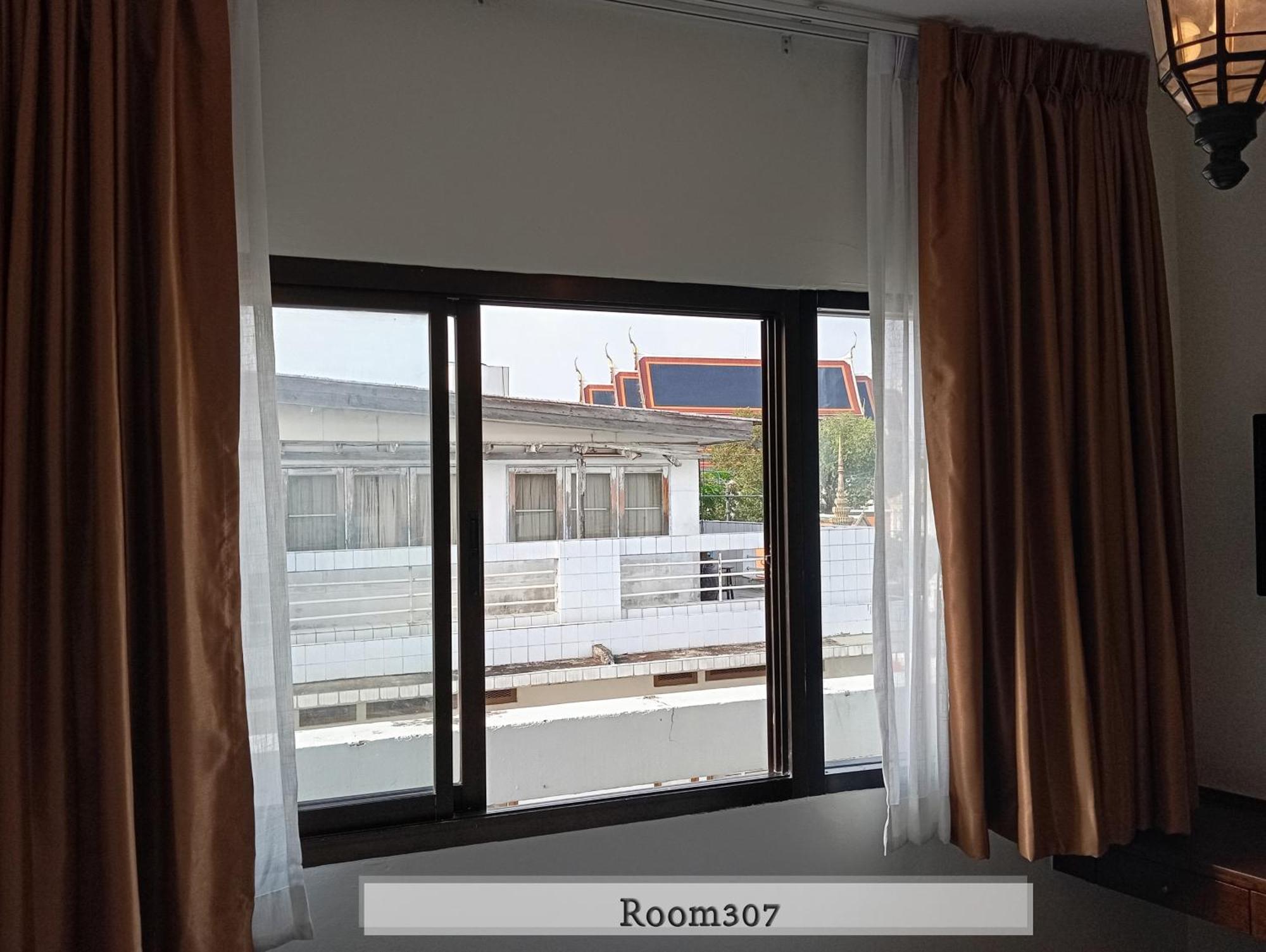 Chetuphon Gate Hotel