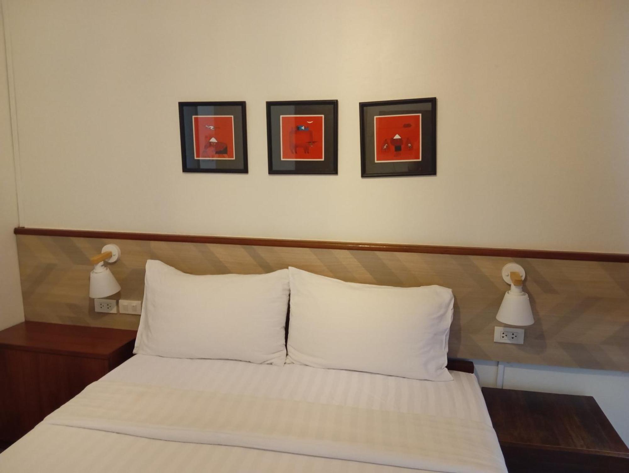 Chetuphon Gate Hotel