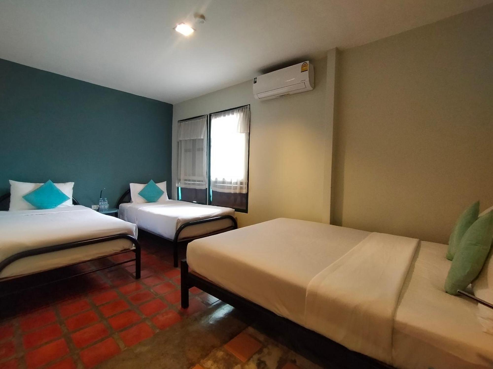 Baan Wangderm Hotel *