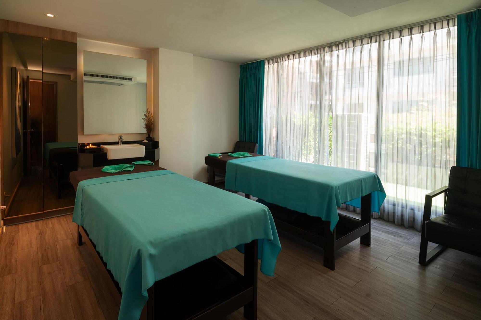 Hotel Cross Vibe Sukhumvit 4*