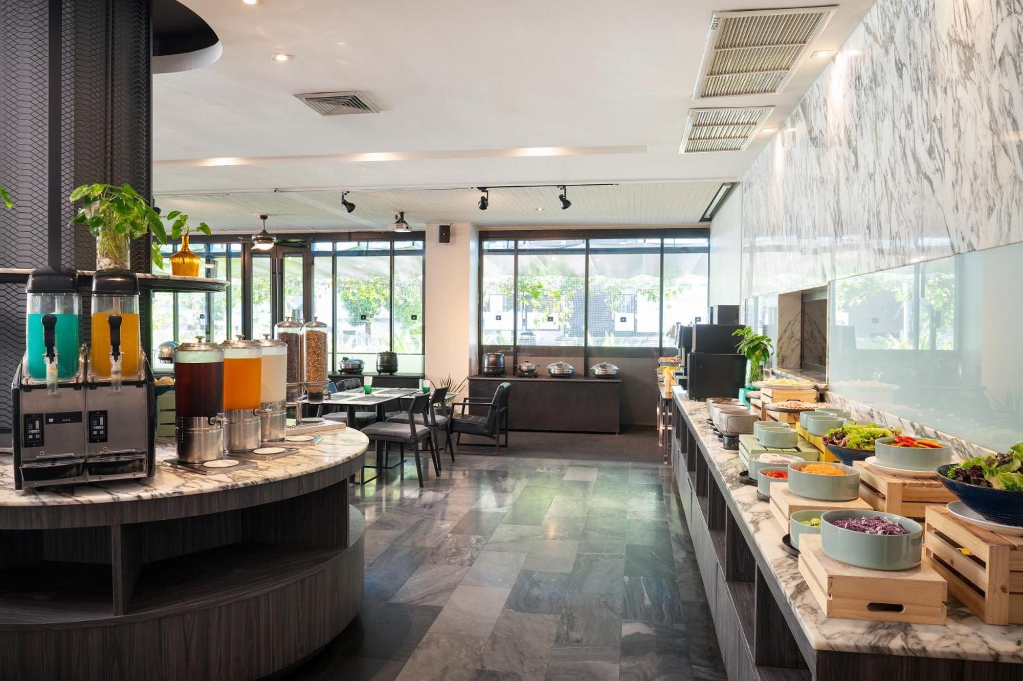 Cross Vibe Sukhumvit Hotel 4*