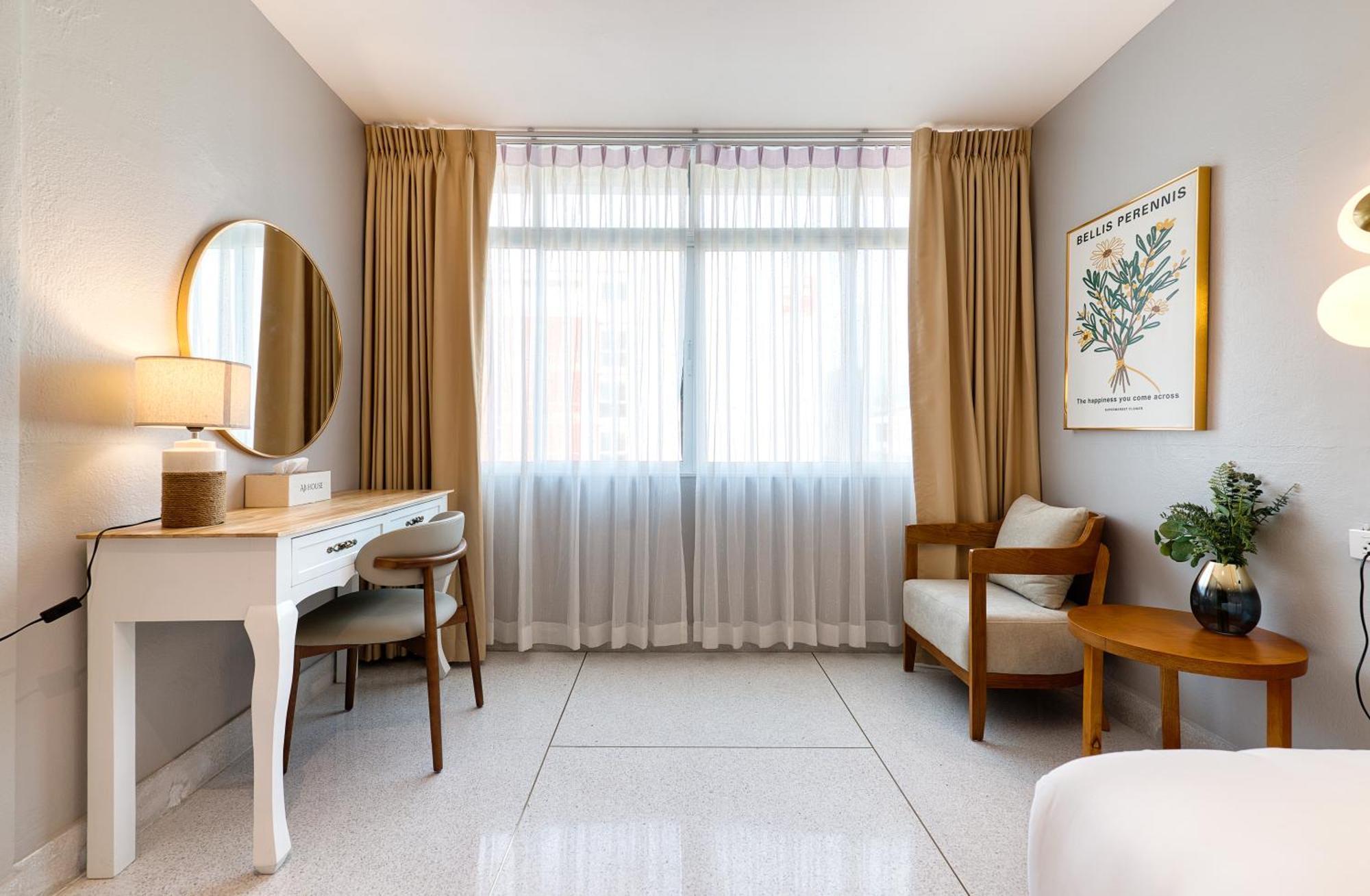 Khách sạn hẻo lánh Ab House *