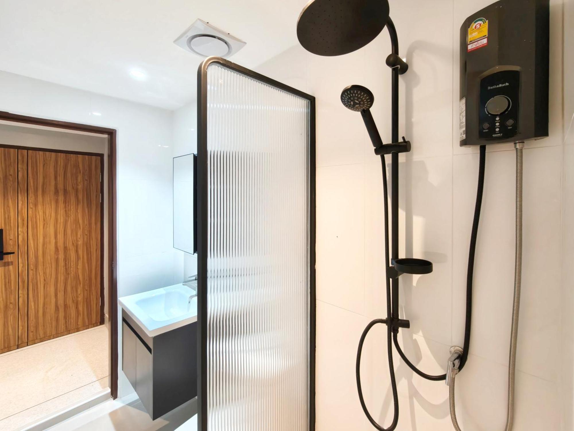 Khách sạn hẻo lánh Ab House *