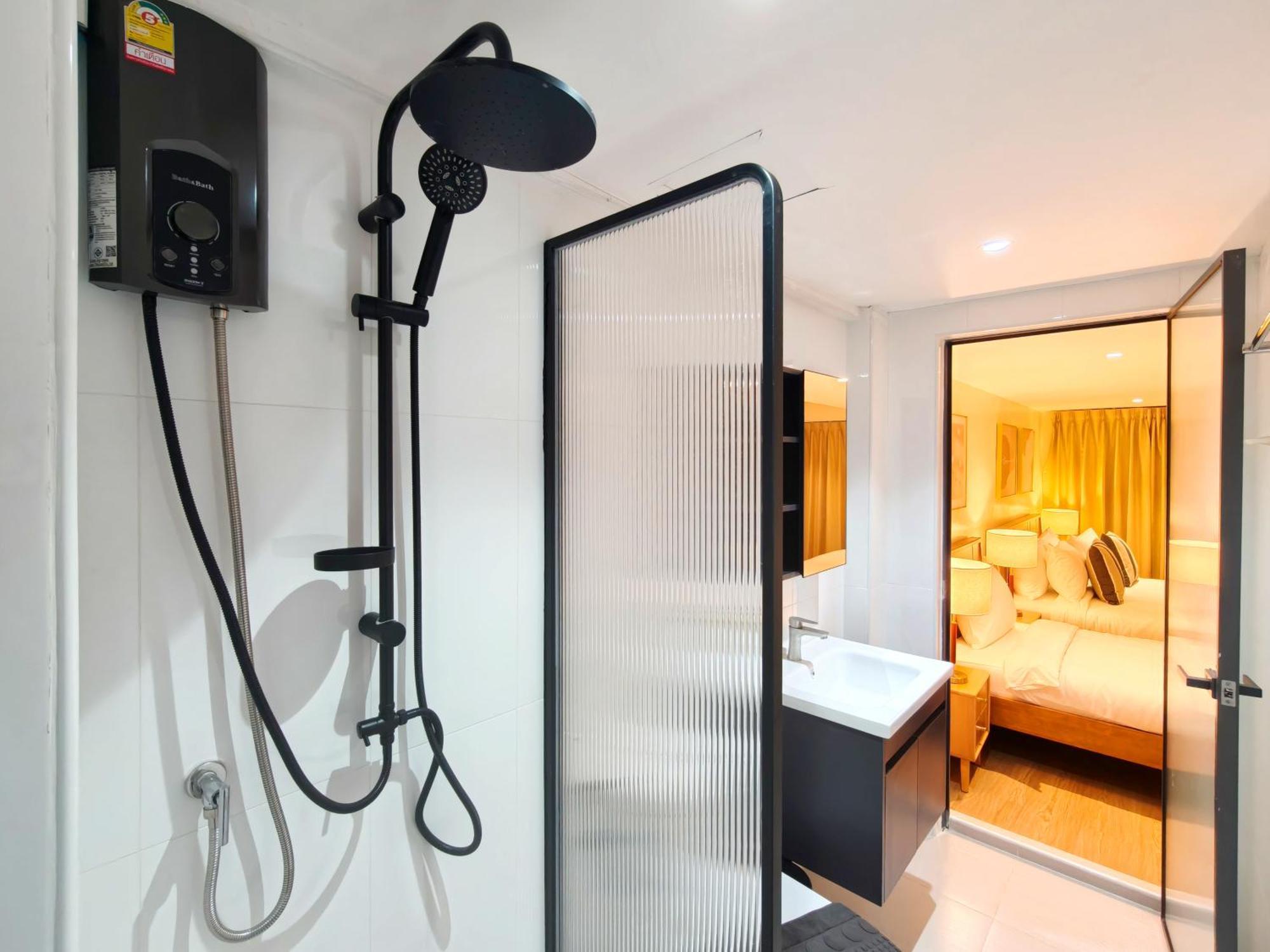 Khách sạn hẻo lánh Ab House *