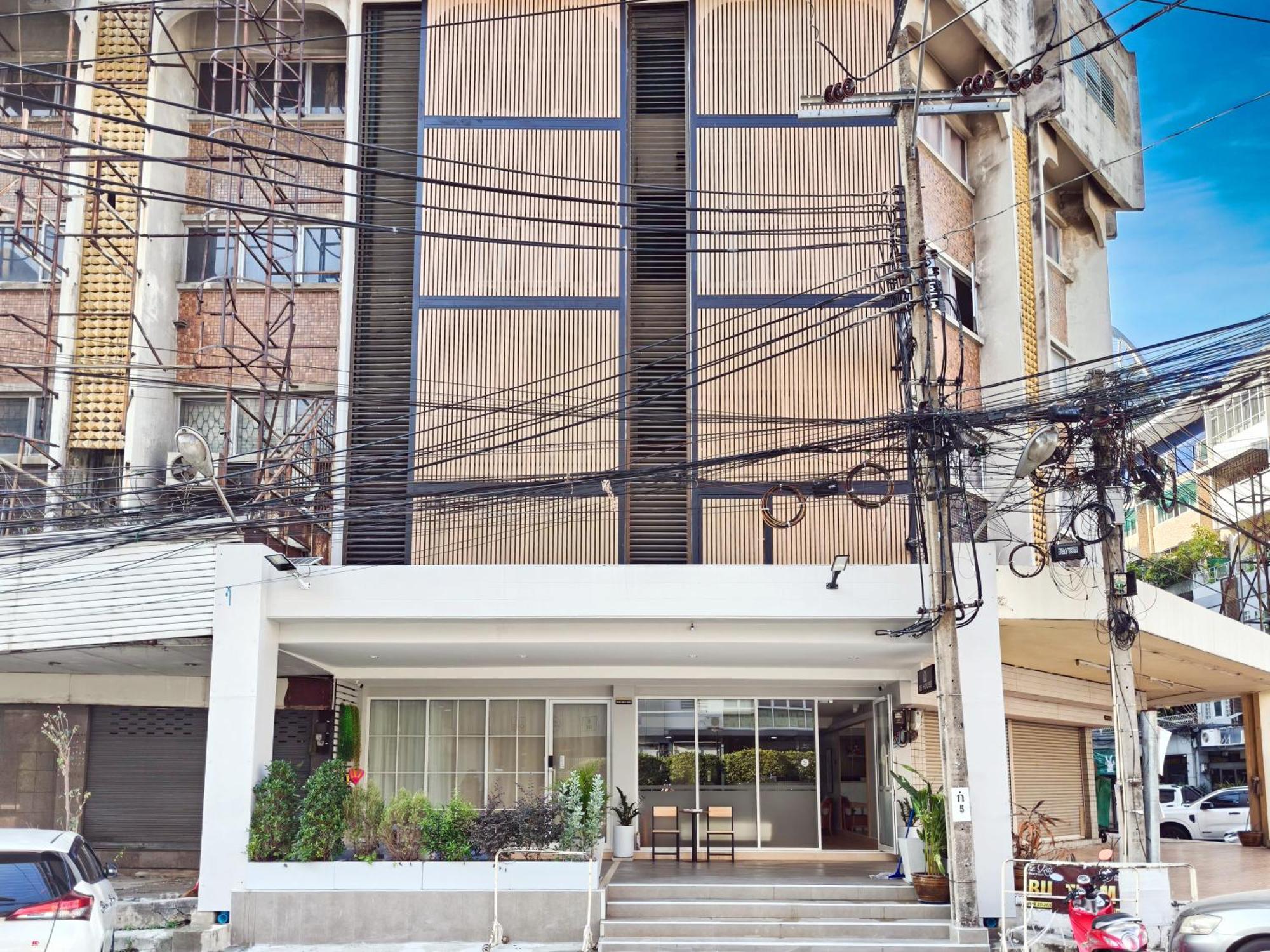 Khách sạn hẻo lánh Ab House *