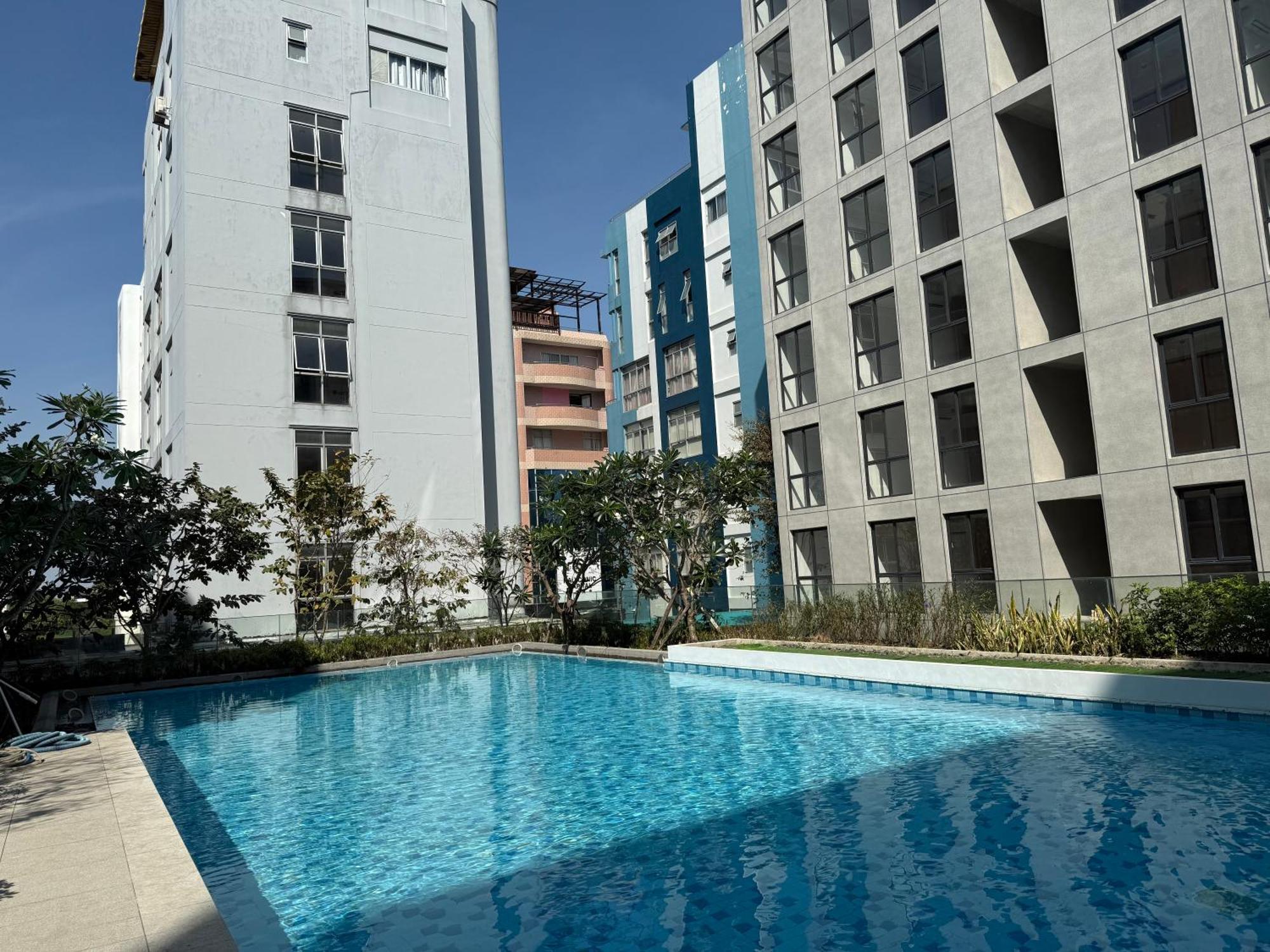 Regal 40 Srinakarin Apartment *