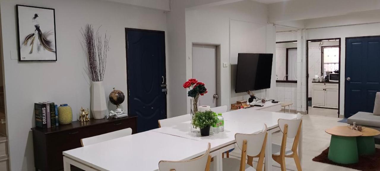 4br House Mrt Subway 250m Chatujak Market Wi-fi * Bangkok