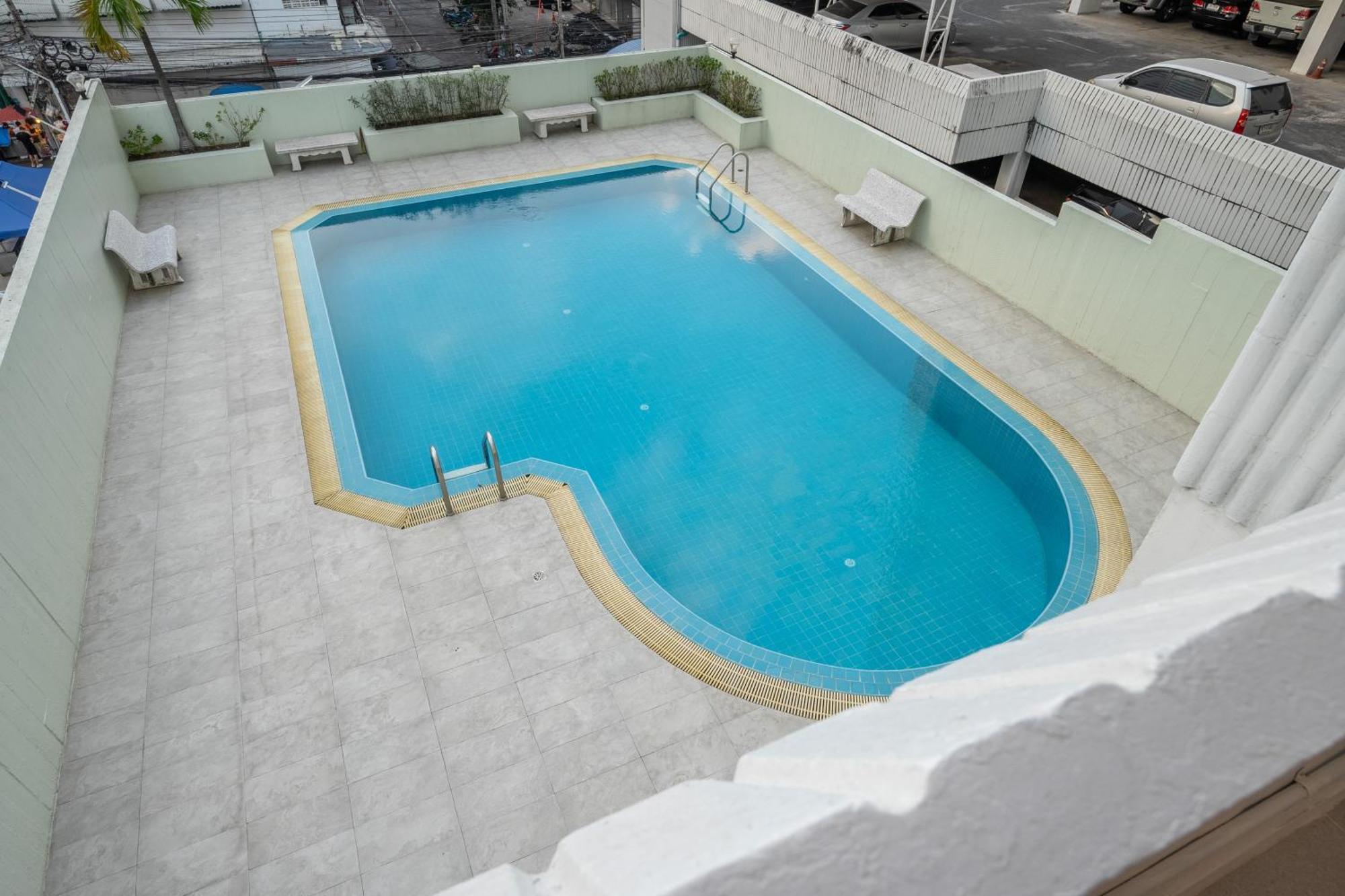 Location Near Patpong Night Market Apartment