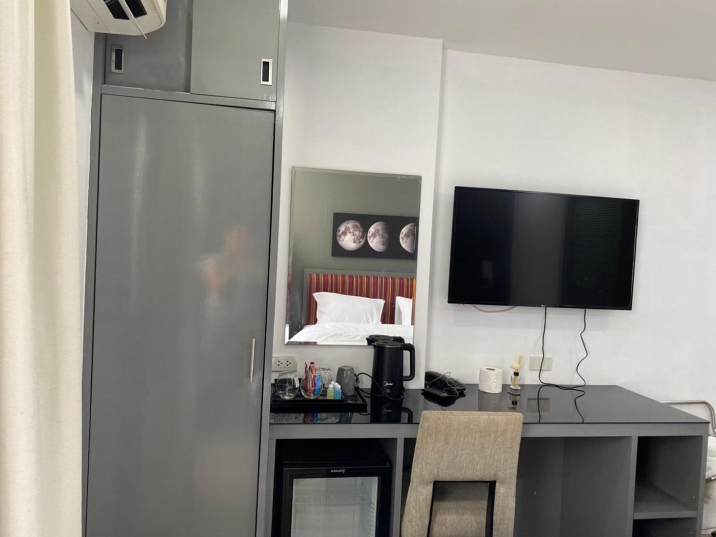 8 & Cafe Hotell 3*