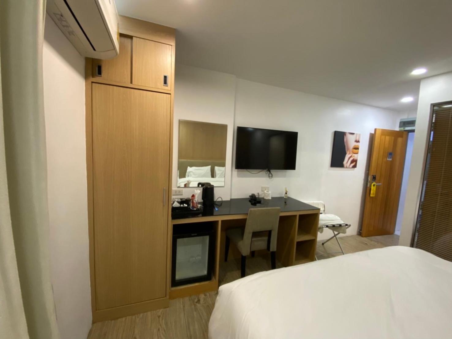 8 & Cafe Hotell