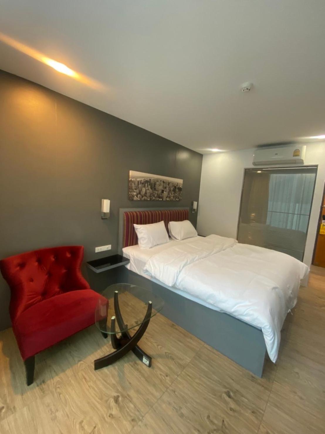 8 & Cafe Hotell 3*