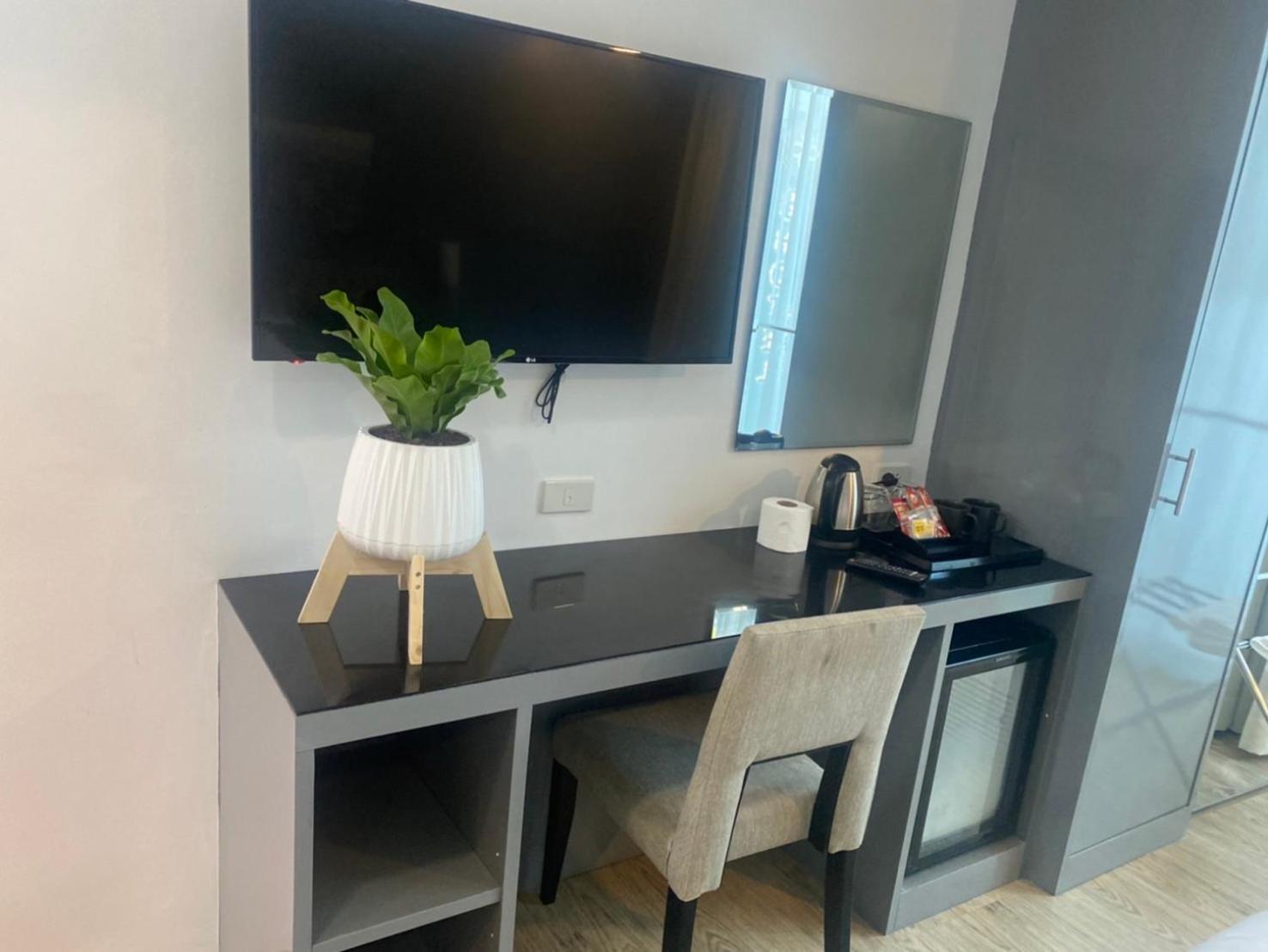 8 & Cafe Hotell