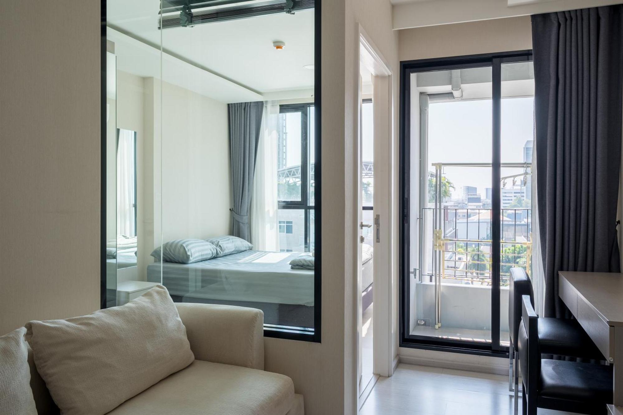 Luxury Libary Pool Gym Bts King Bed Bangkok