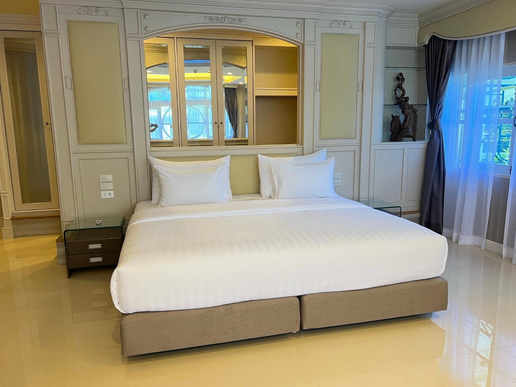 V20 Boutique Jacuzzi Hotel