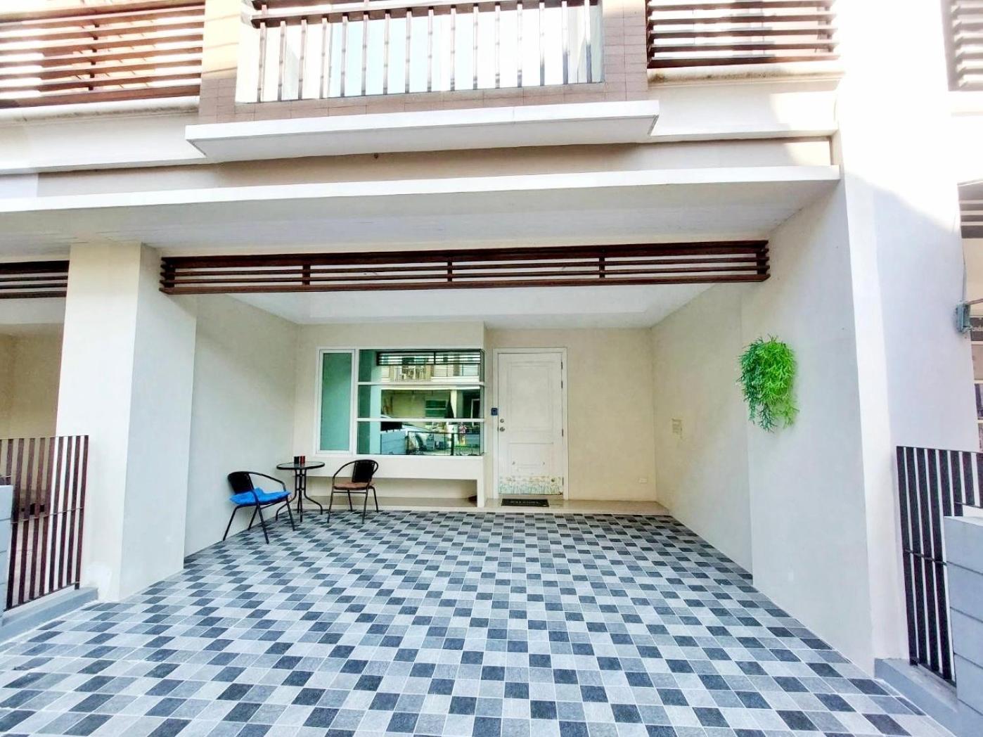 Areehouse 300平方 獨棟別墅 家庭首選 近7-11 超市 Mrt Villaer Bangkok