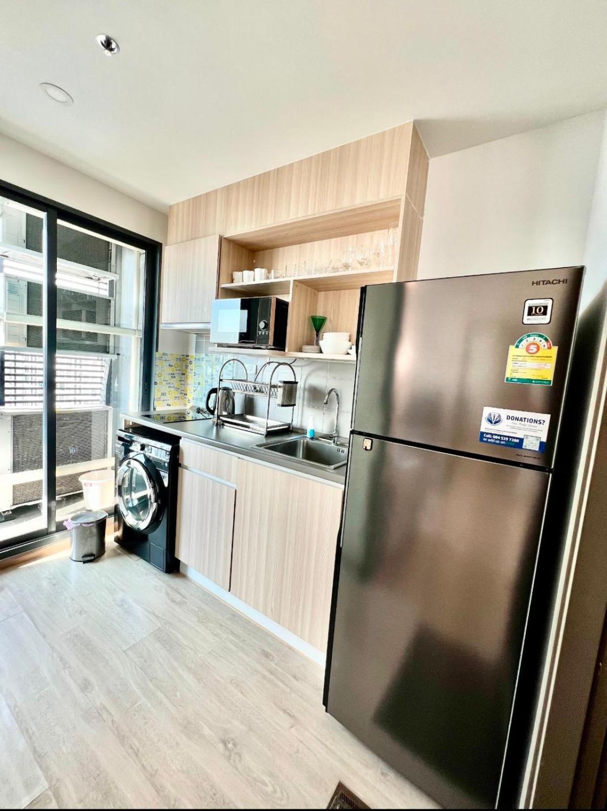 Modern 2br Near Bts With Pool & Workspace Bangkok