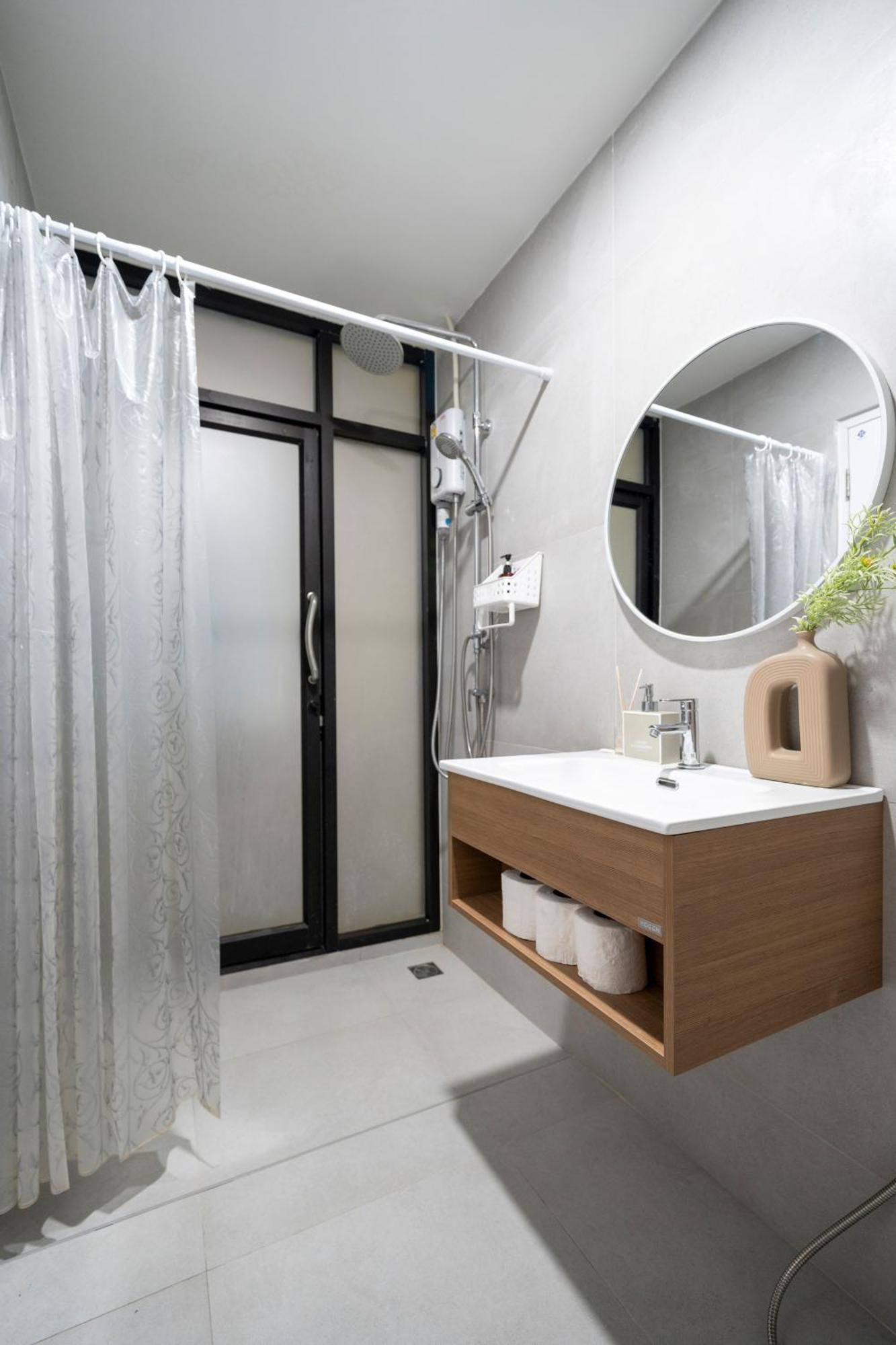 Holiday home 4br Walk To Chinatown, Mrt Luggage Dropoff