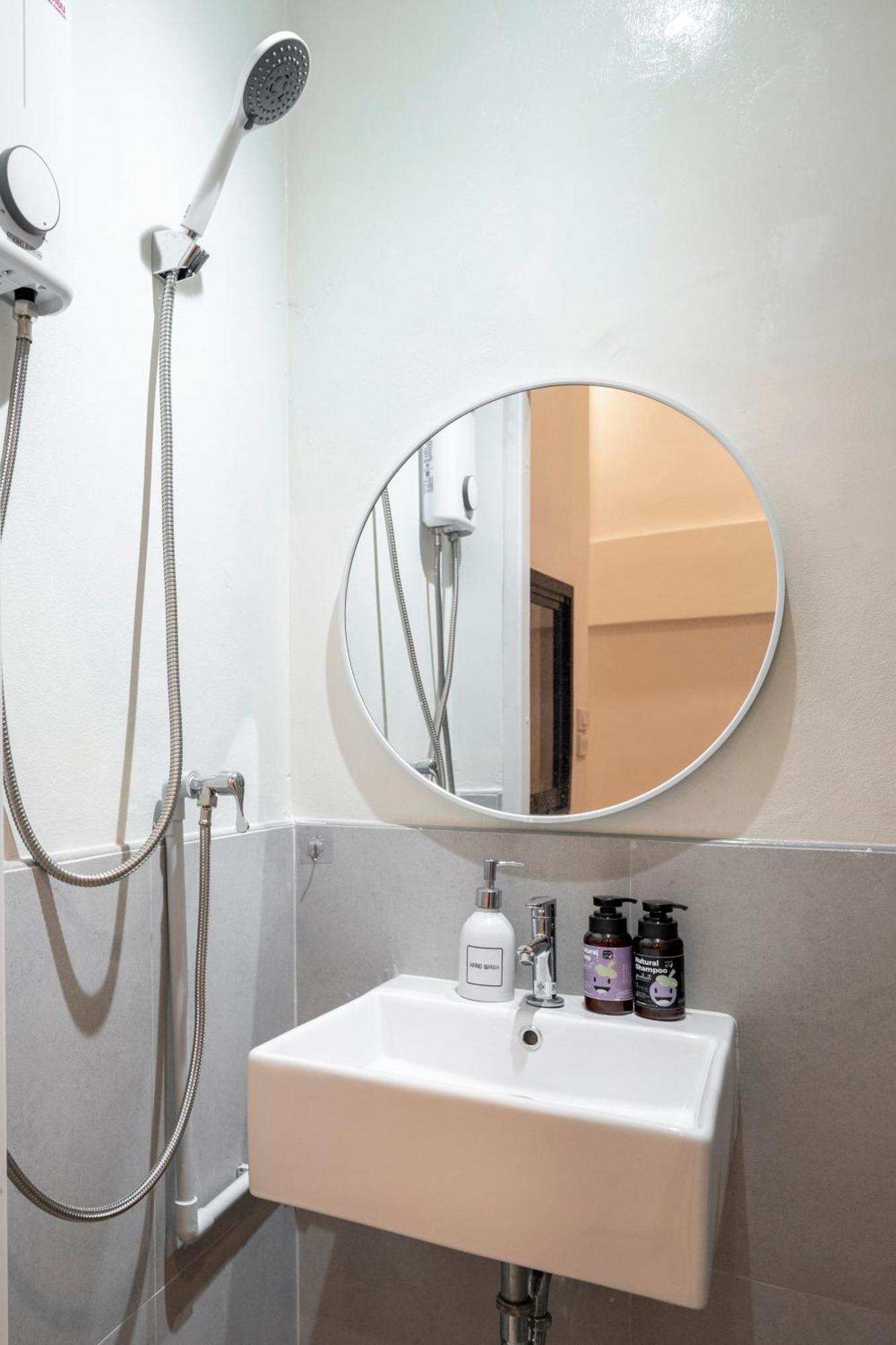 Holiday home 4br Walk To Chinatown, Mrt Luggage Dropoff Bangkok