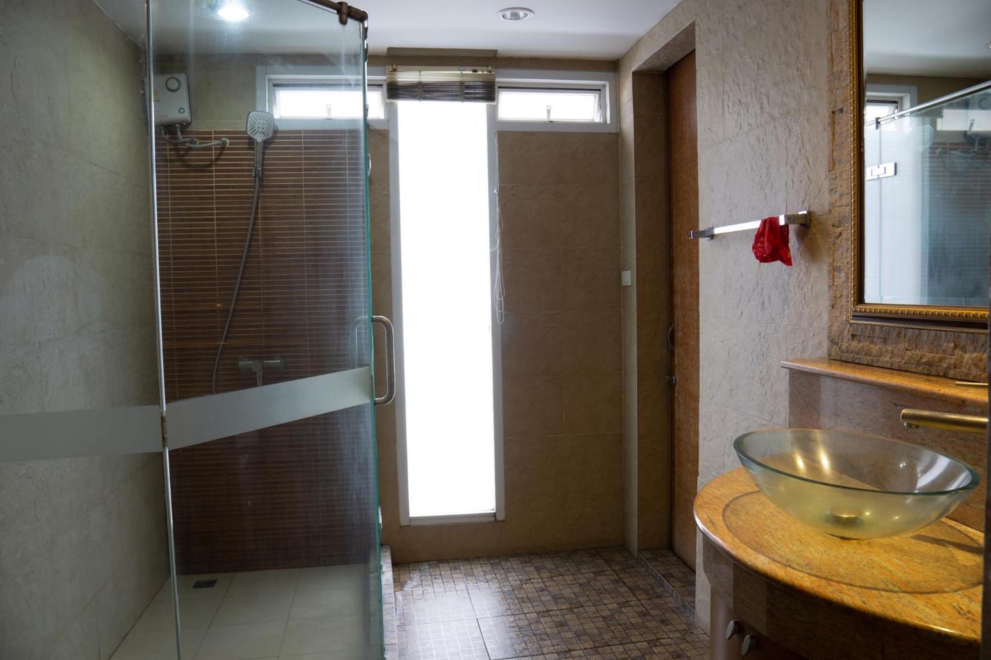 Luxury 4 Kingsize Bedrooms - & Modern Sukhumvit Vila
