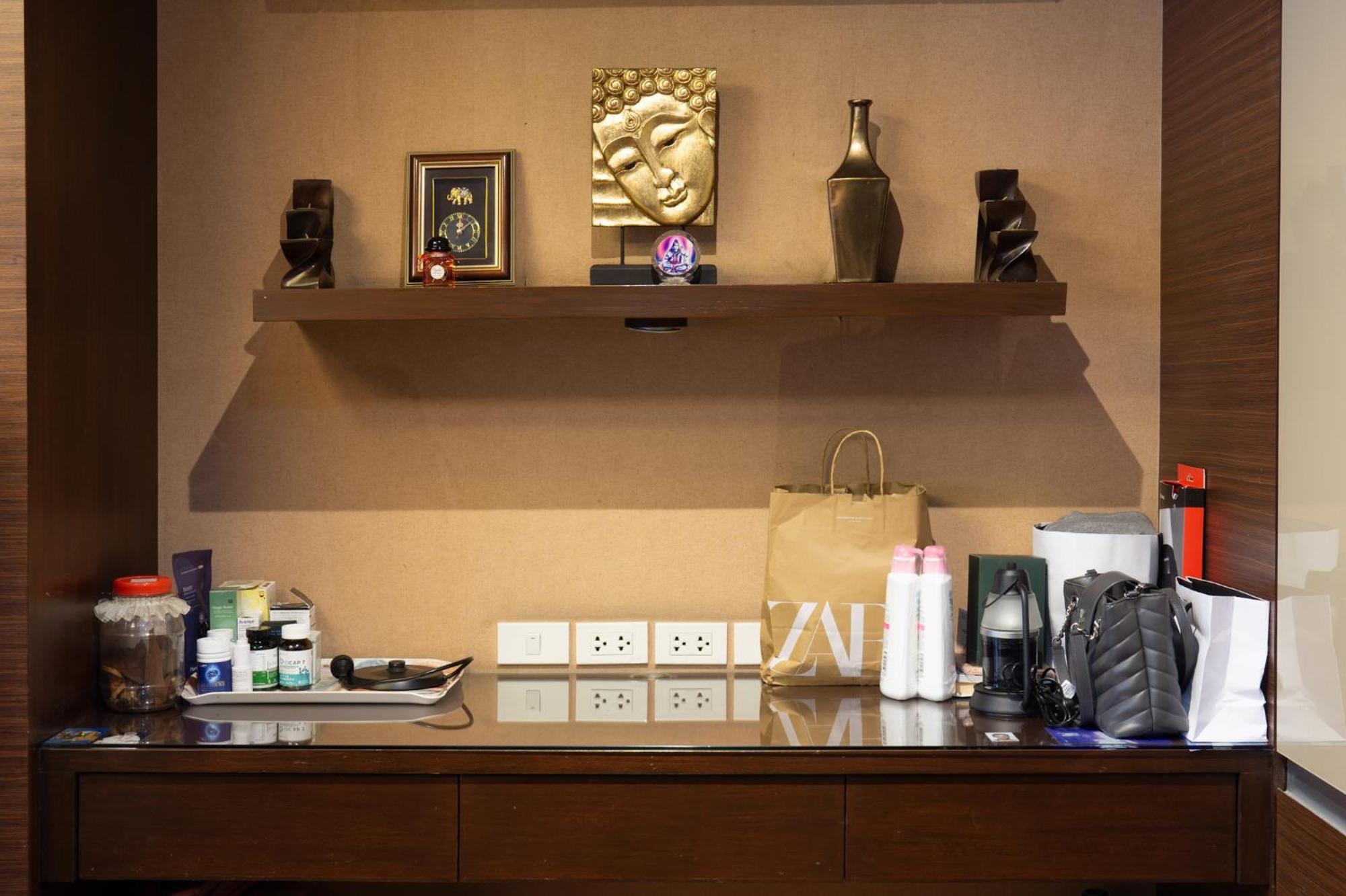 Luxury 4 Kingsize Bedrooms - & Modern Sukhumvit Vila