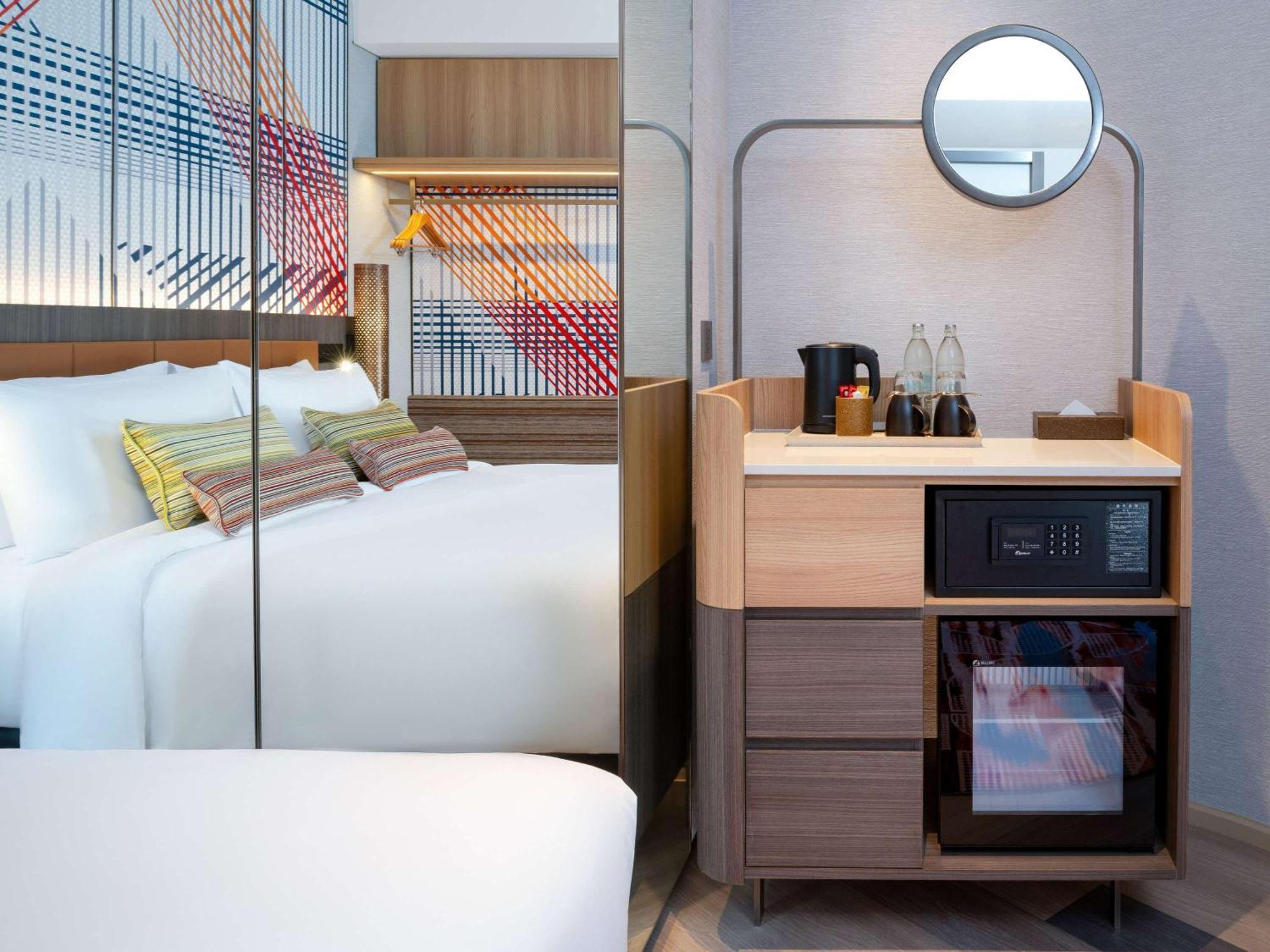 Mercure Surawong 4*