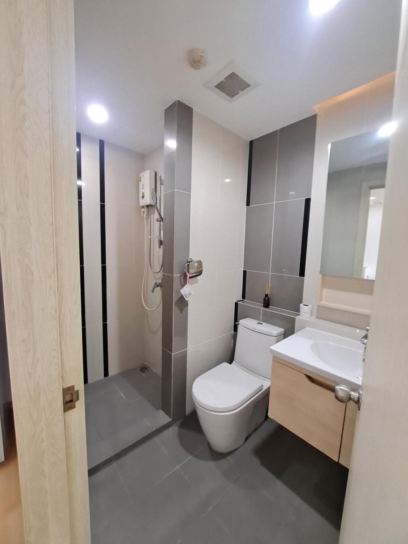 In With Swimming Pool Near Malls And Train Khách sạn hẻo lánh Bangkok