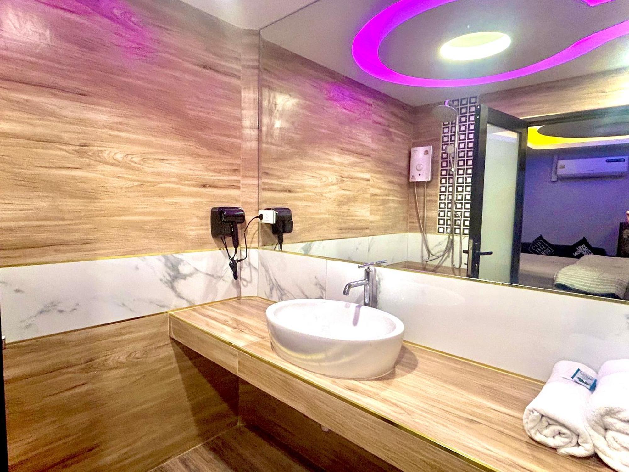 Bankhunchang Ramkhamhaeng Hostal *