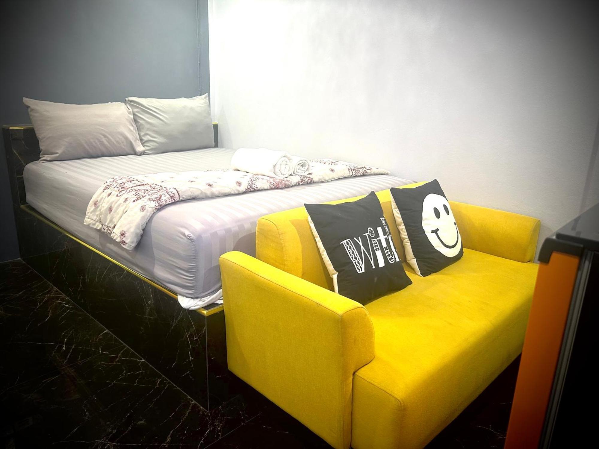 Bankhunchang Ramkhamhaeng Hostal