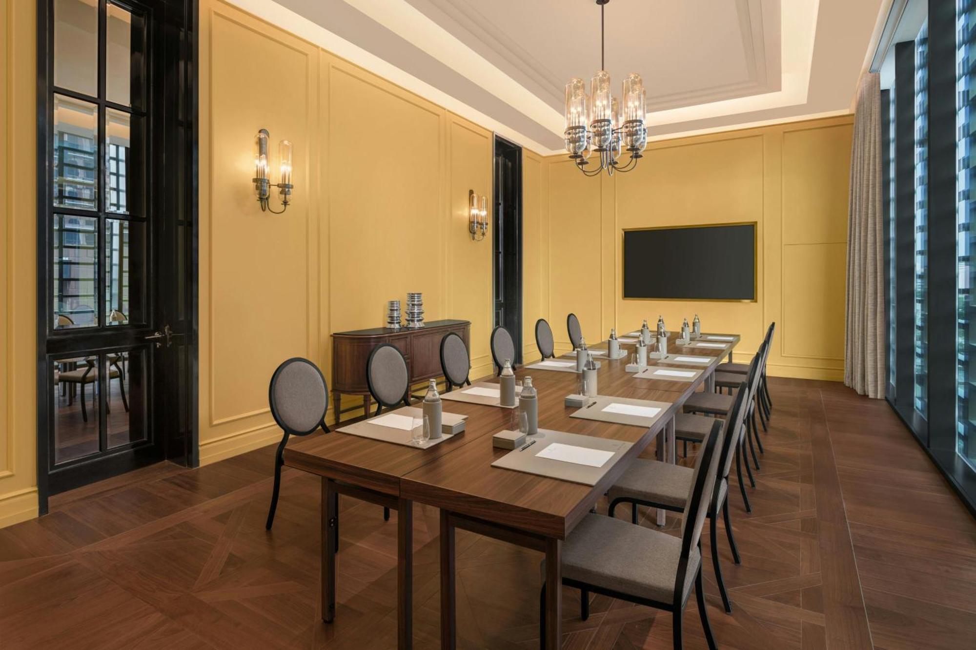 The Ritz-carlton, Khách sạn Bangkok