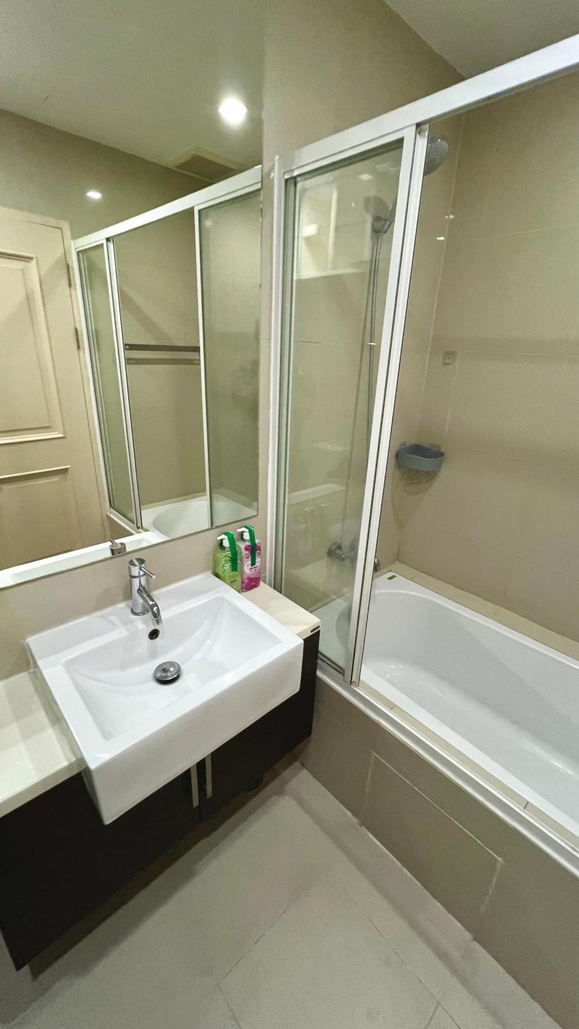 Apartment Great Location 3 Mins Walk From Bts Ari
