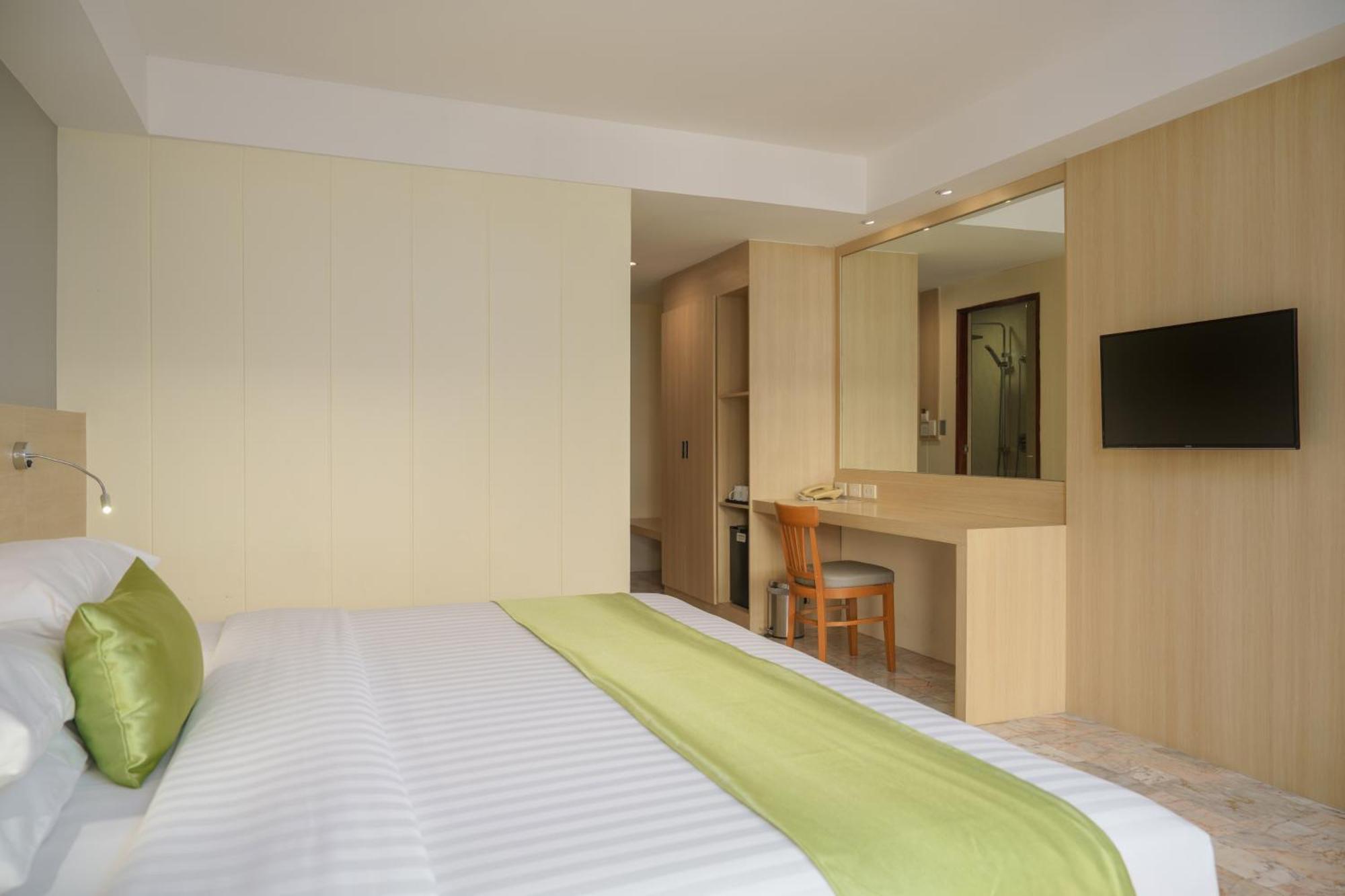 Icheck Thapra Hotel 4*