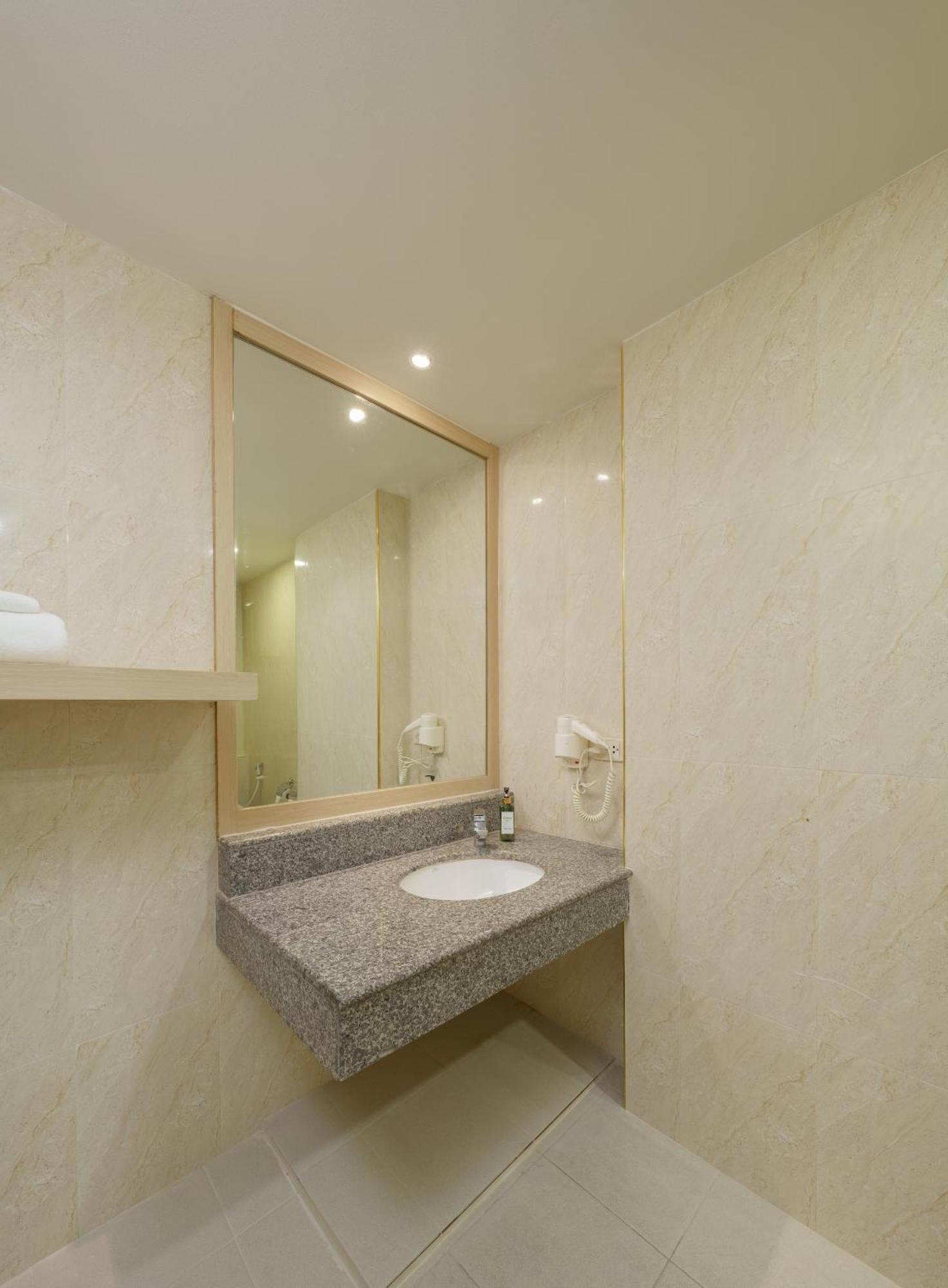 Hotel Icheck Thapra 4*