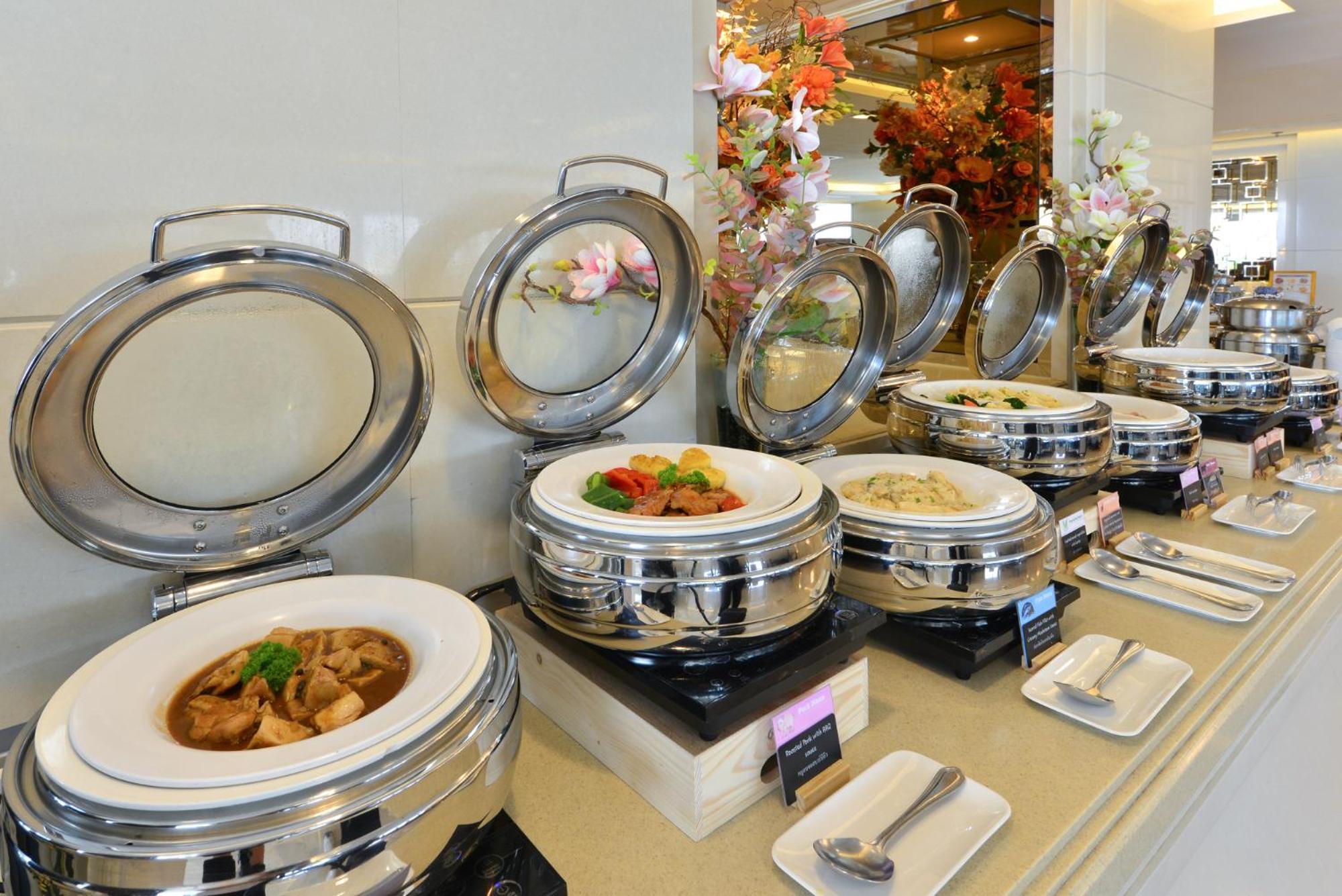 Centre Point Plus Hotel Silom - Newly Renovated Hotel
