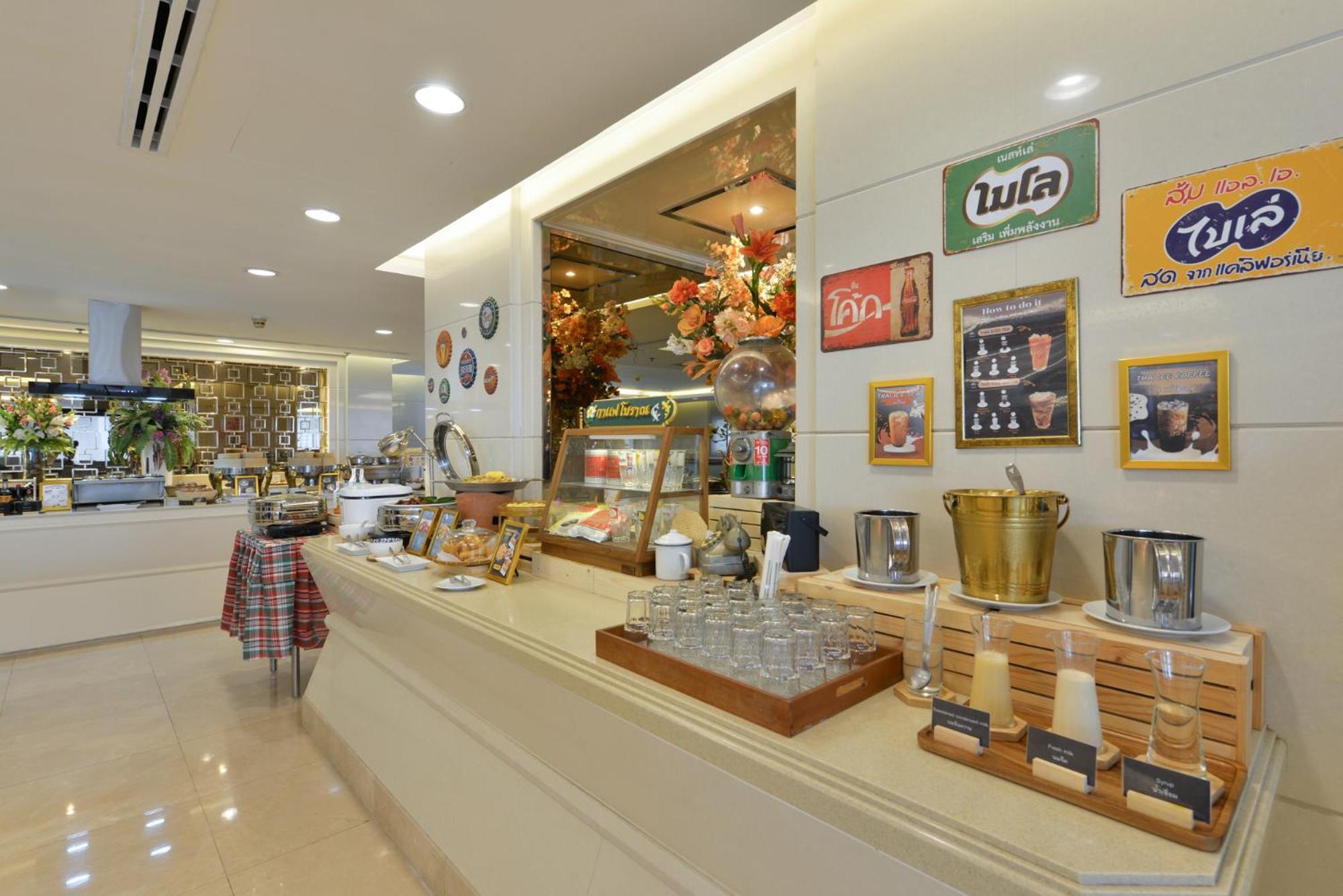 Centre Point Plus Hotel Silom - Newly Renovated Hotel