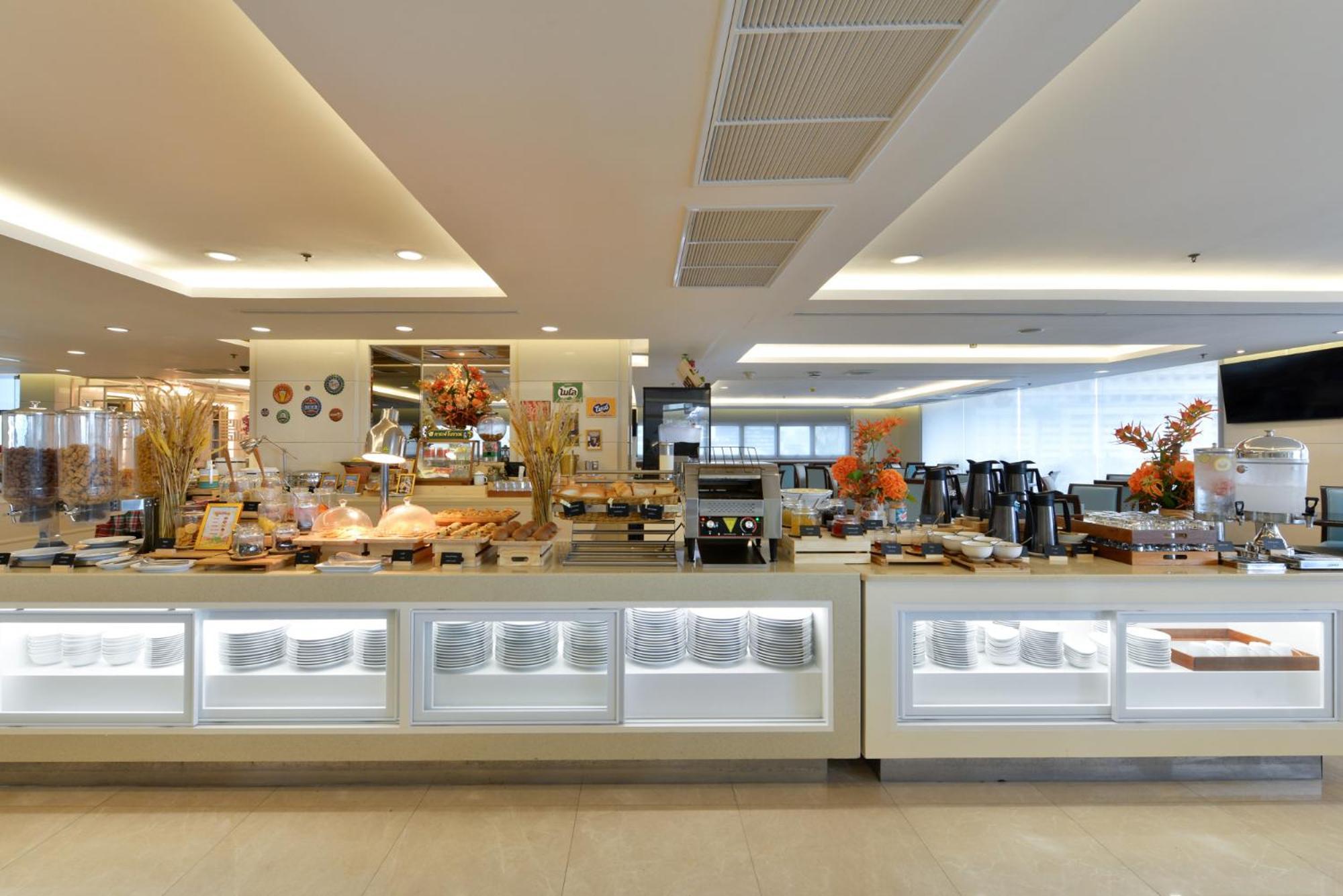 Centre Point Plus Hotel Silom - Newly Renovated Bangkok
