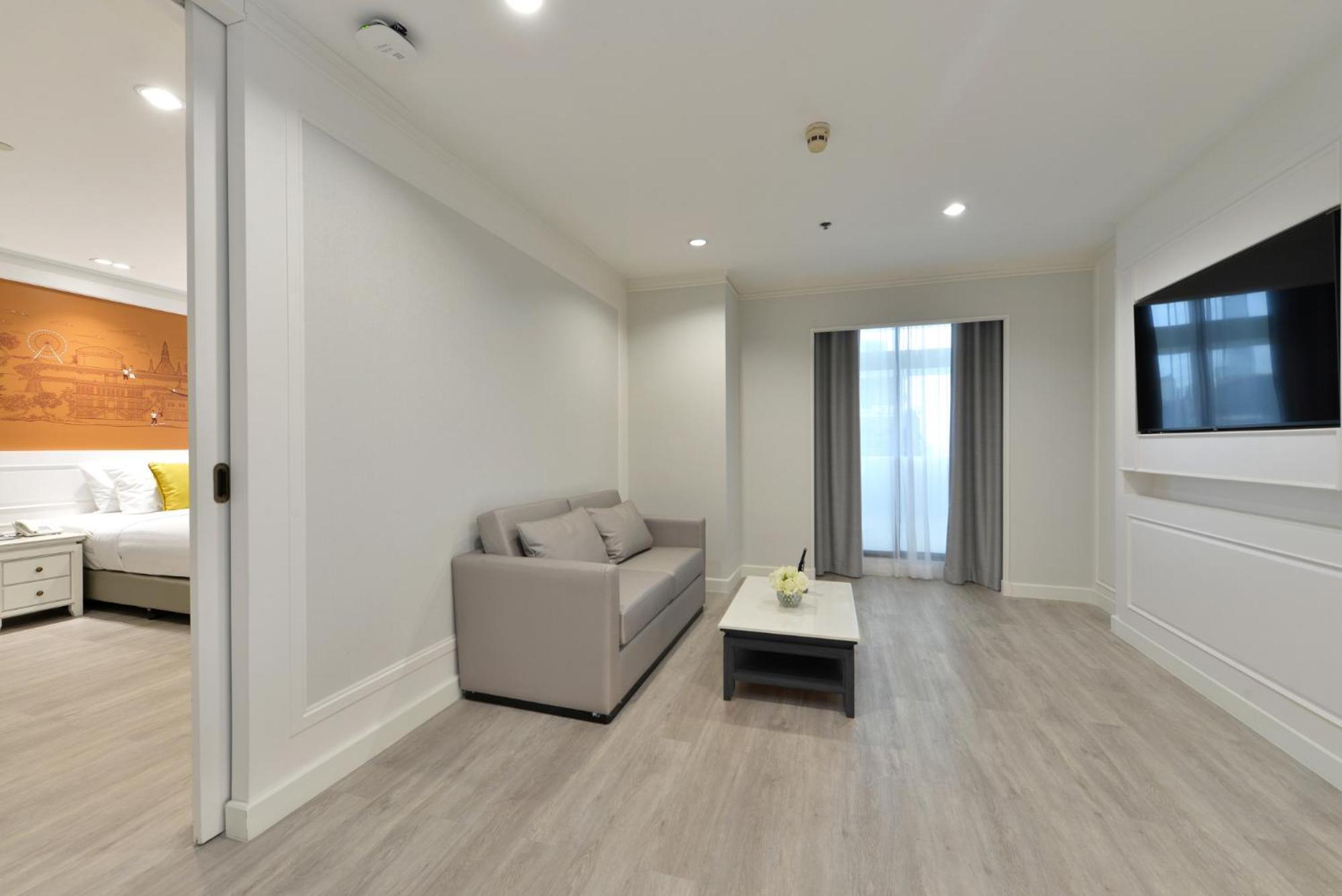 Centre Point Plus Hotel Silom - Newly Renovated