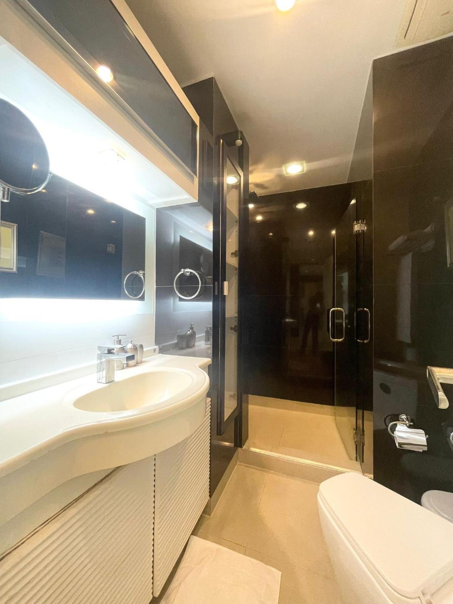 Appartamento Extremely Spacious Cool Asoke Sleeps 8 Bangkok