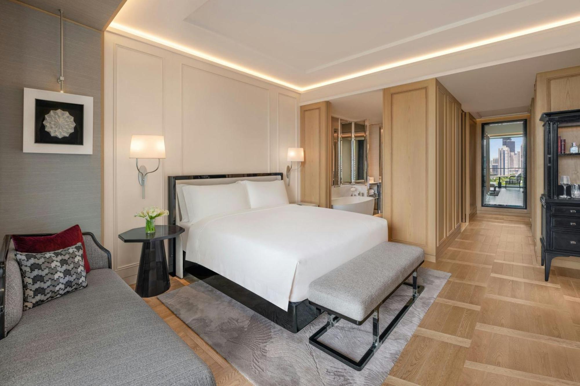 The Ritz-carlton, Khách sạn