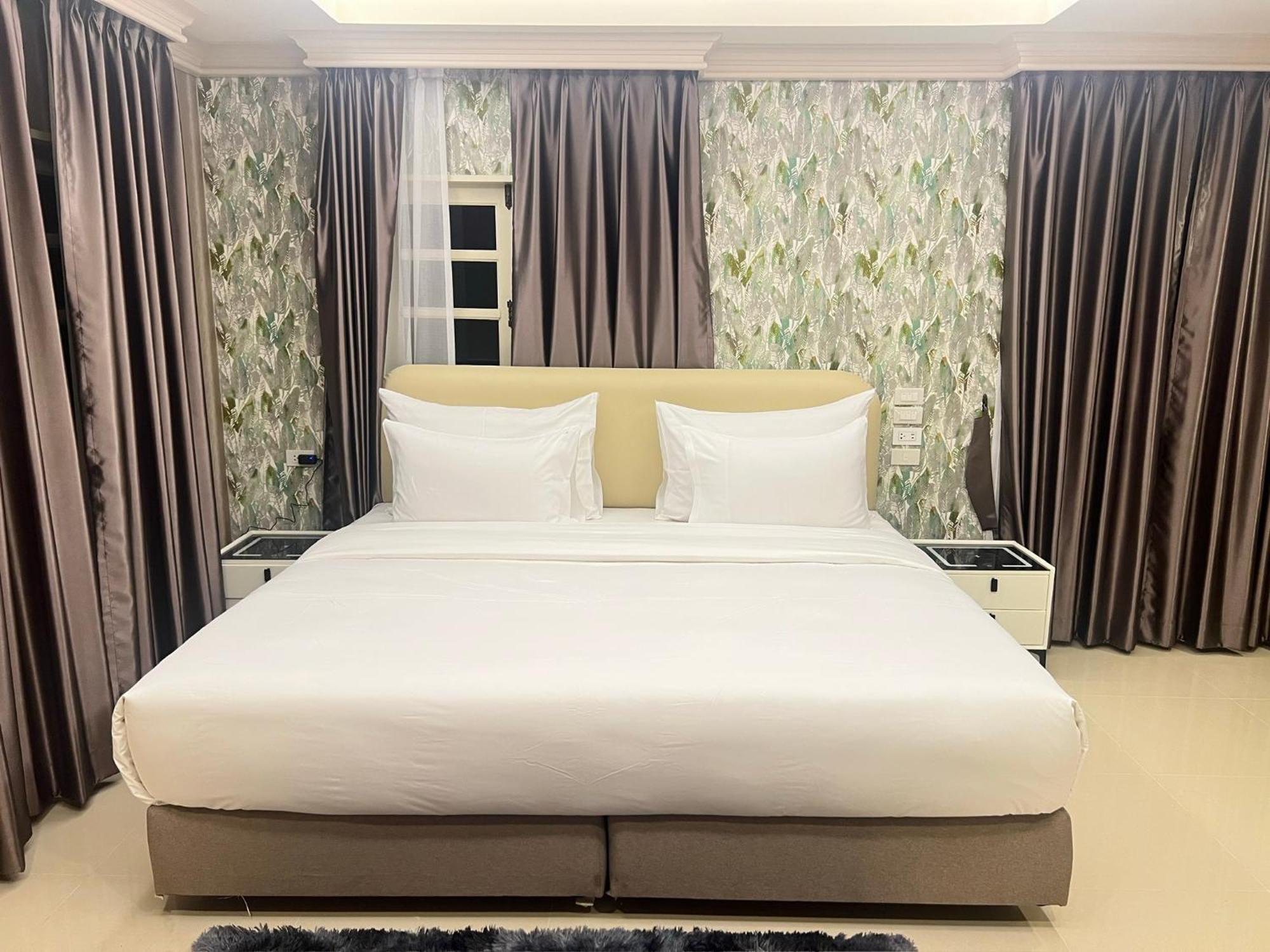 V20 Boutique Jacuzzi Hotel Bangkok
