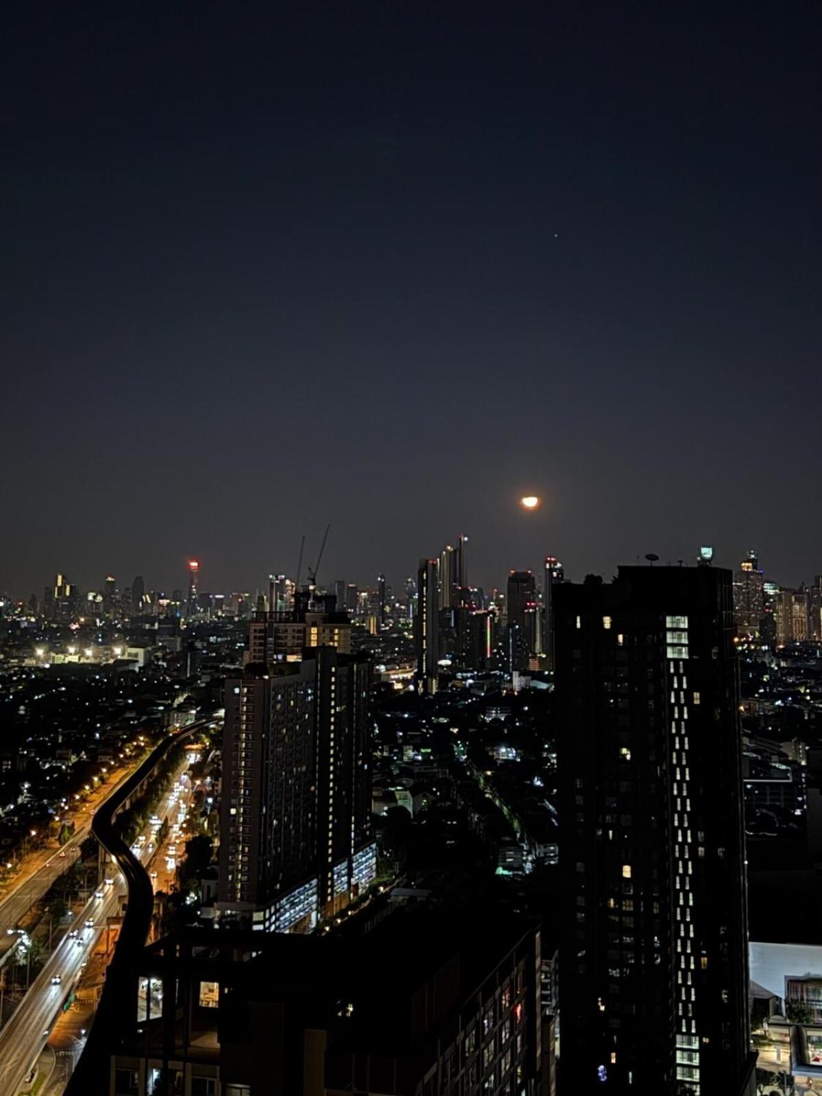 Apartment Luxury High Floor With Amenities - Gym, Sauna, Rooftop Garden, Cinema Theater Bangkok