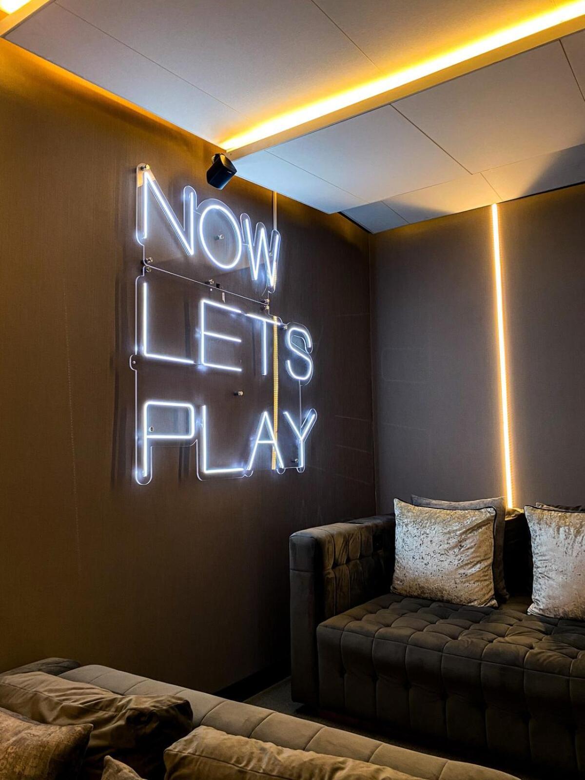 Luxury High Floor With Amenities - Gym, Sauna, Rooftop Garden, Cinema Theater