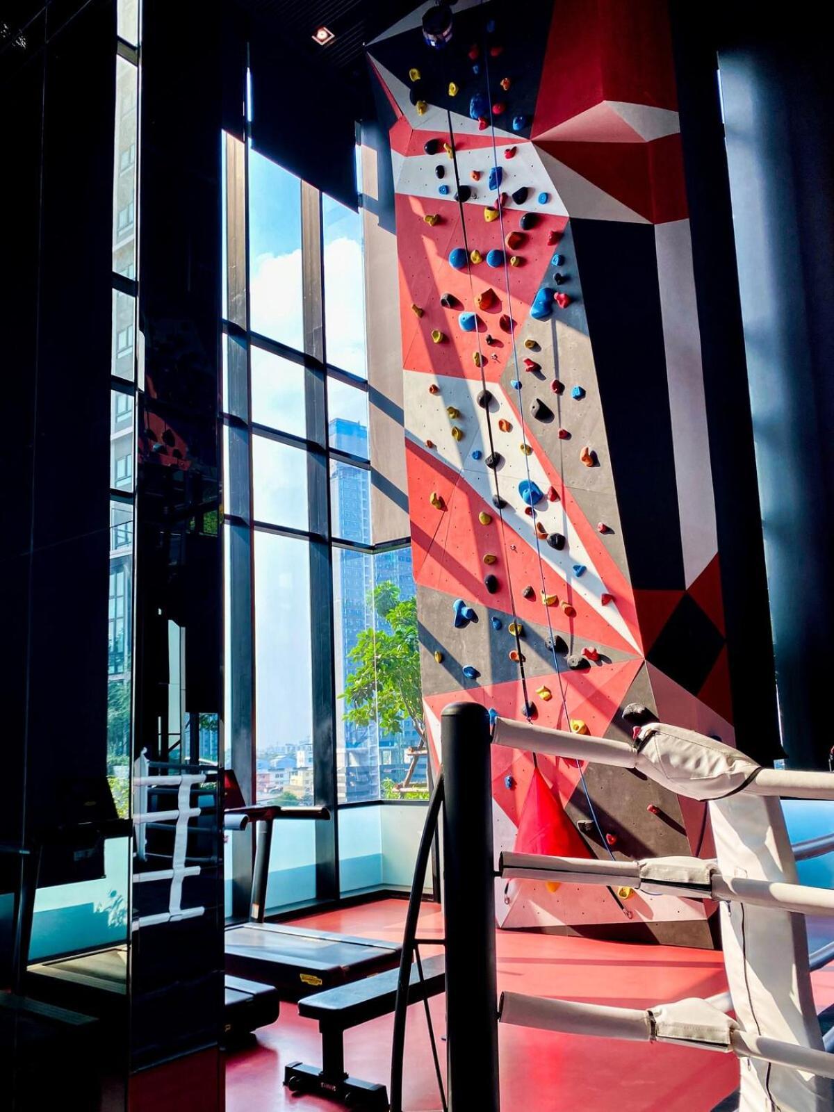 Luxury High Floor With Amenities - Gym, Sauna, Rooftop Garden, Cinema Theater Apartment