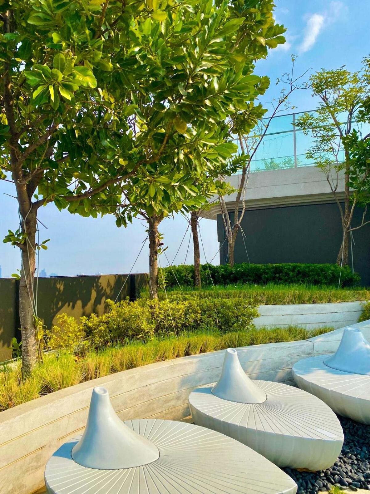 Luxury High Floor With Amenities - Gym, Sauna, Rooftop Garden, Cinema Theater Bangkok