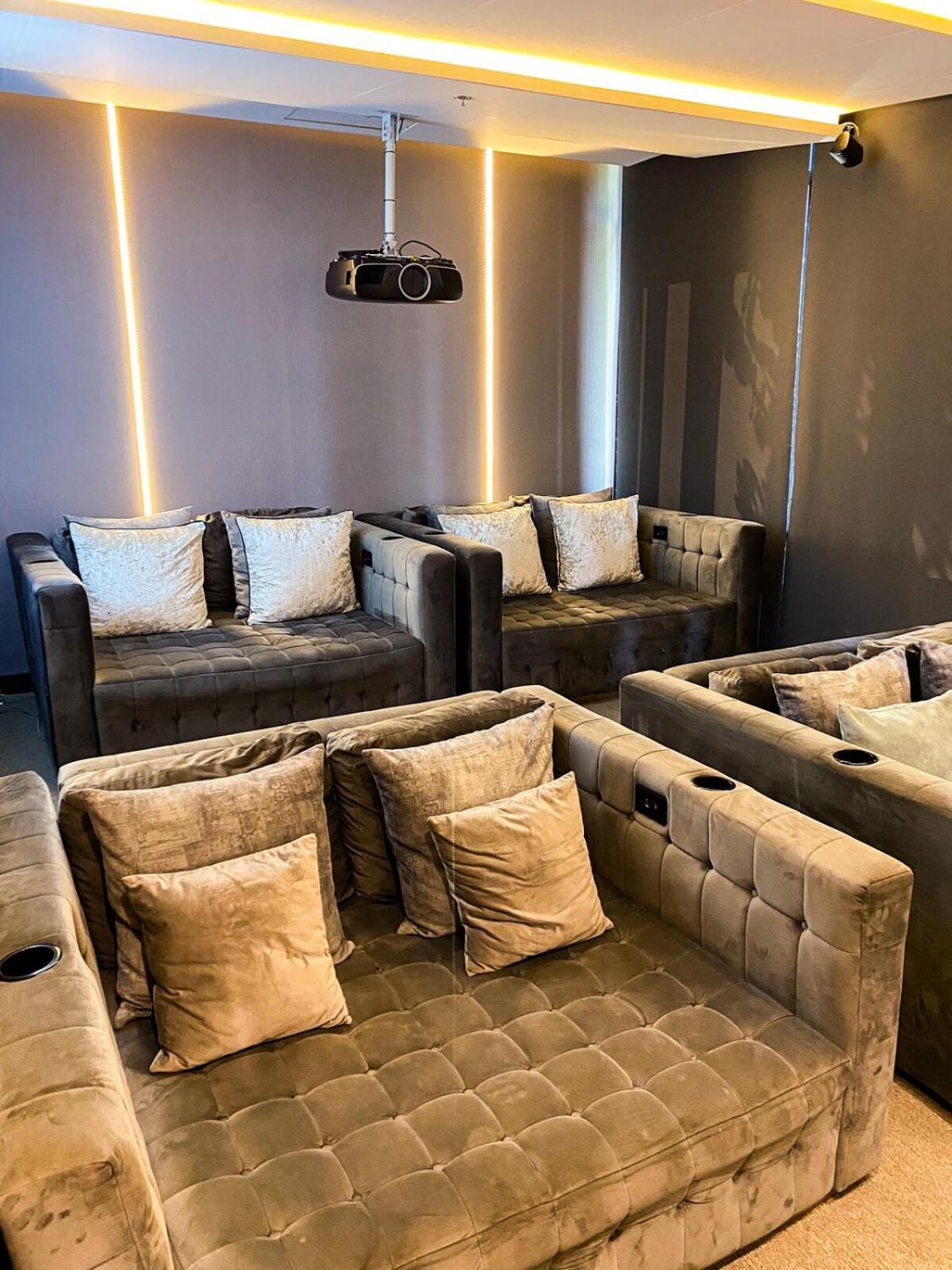 Luxury High Floor With Amenities - Gym, Sauna, Rooftop Garden, Cinema Theater