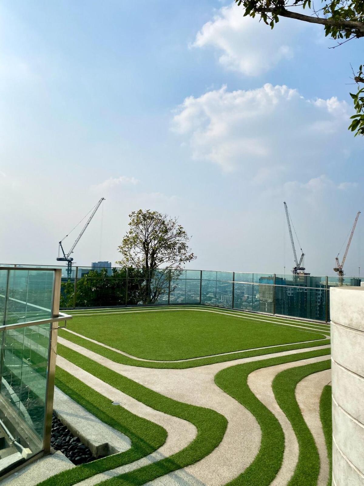 Apartment Luxury High Floor With Amenities - Gym, Sauna, Rooftop Garden, Cinema Theater Bangkok