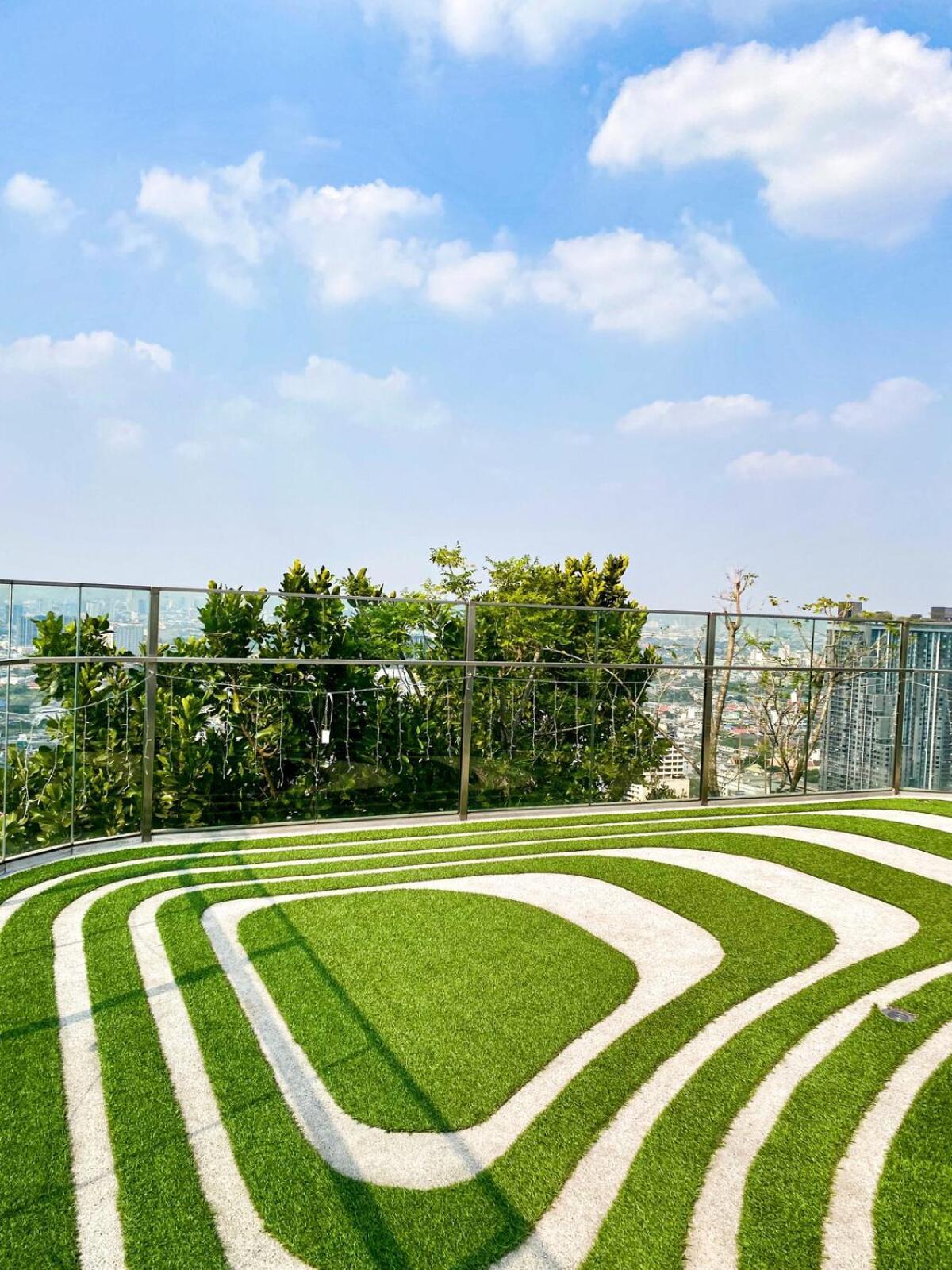 Luxury High Floor With Amenities - Gym, Sauna, Rooftop Garden, Cinema Theater *