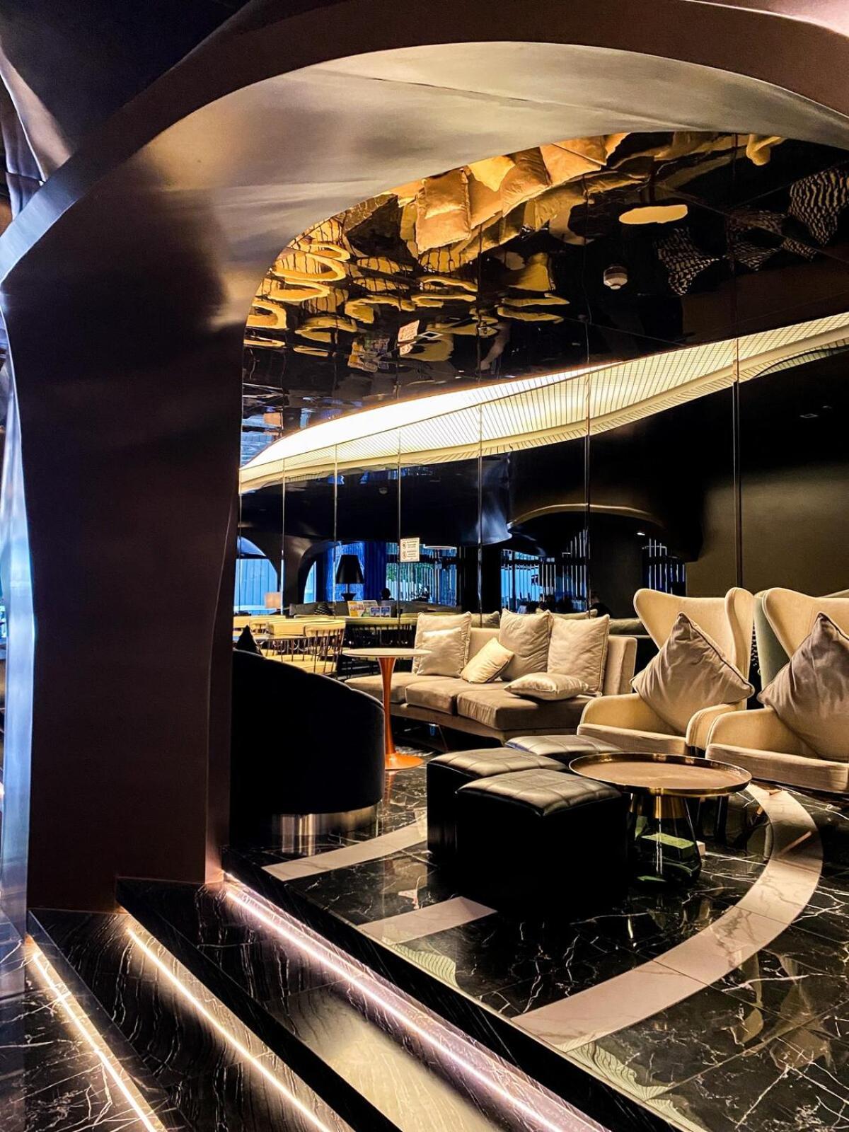Luxury High Floor With Amenities - Gym, Sauna, Rooftop Garden, Cinema Theater Bangkok